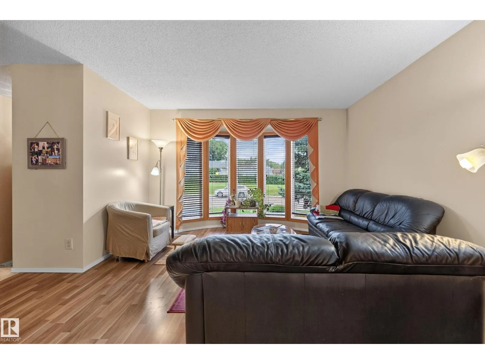 5712 123 AV NW