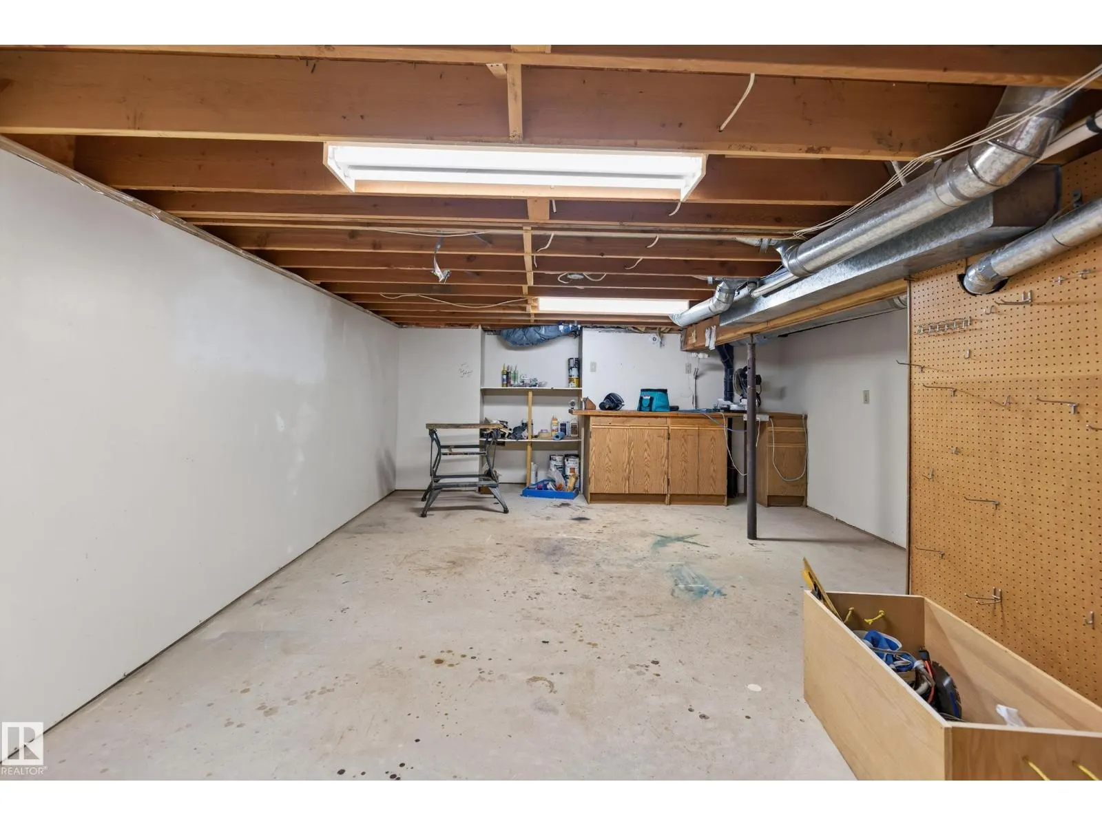 5712 123 AV NW