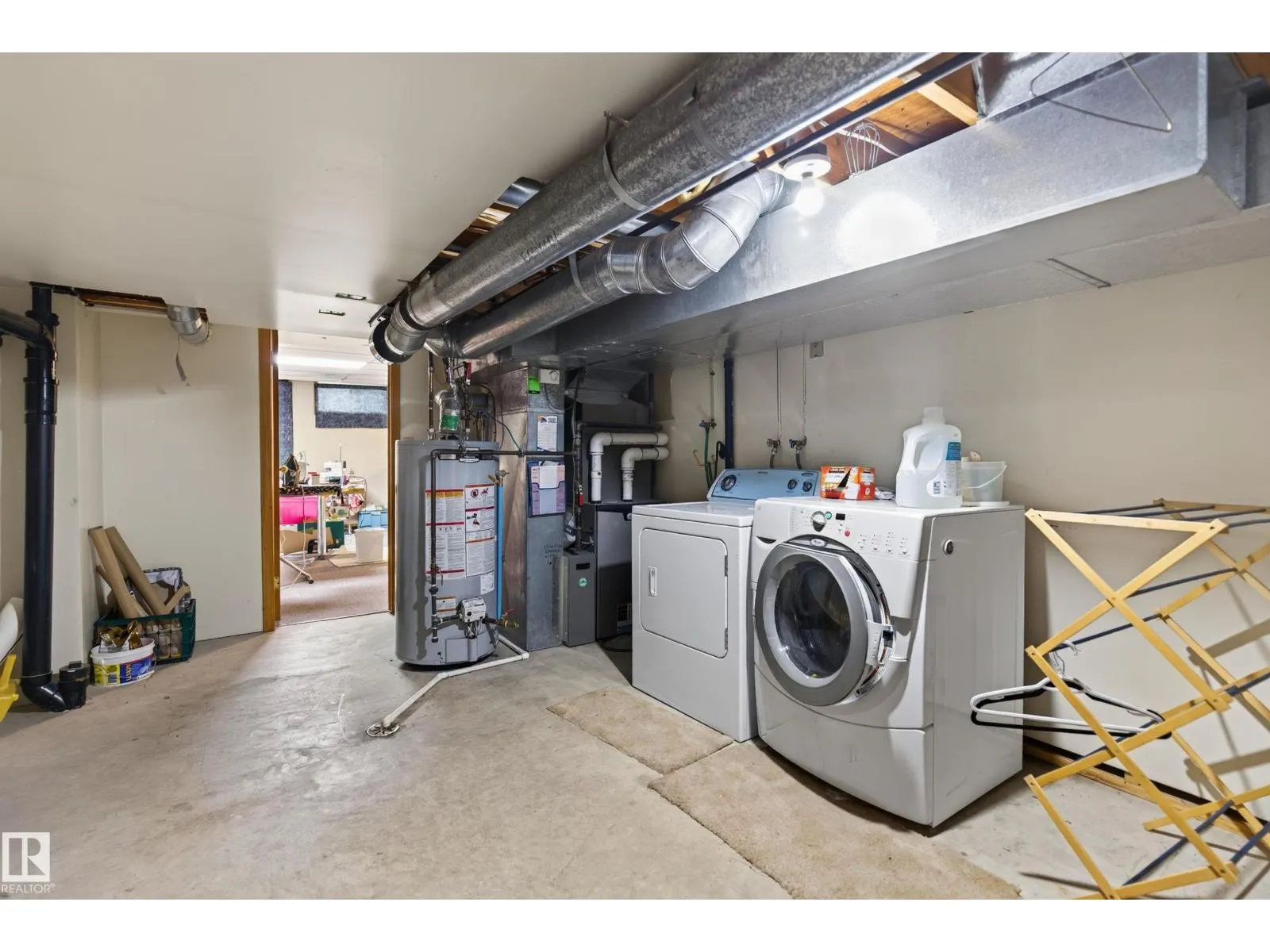5712 123 AV NW