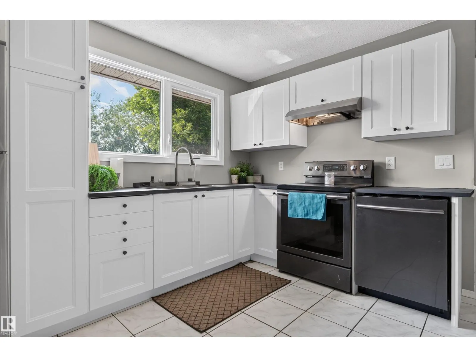 3606 44 ST