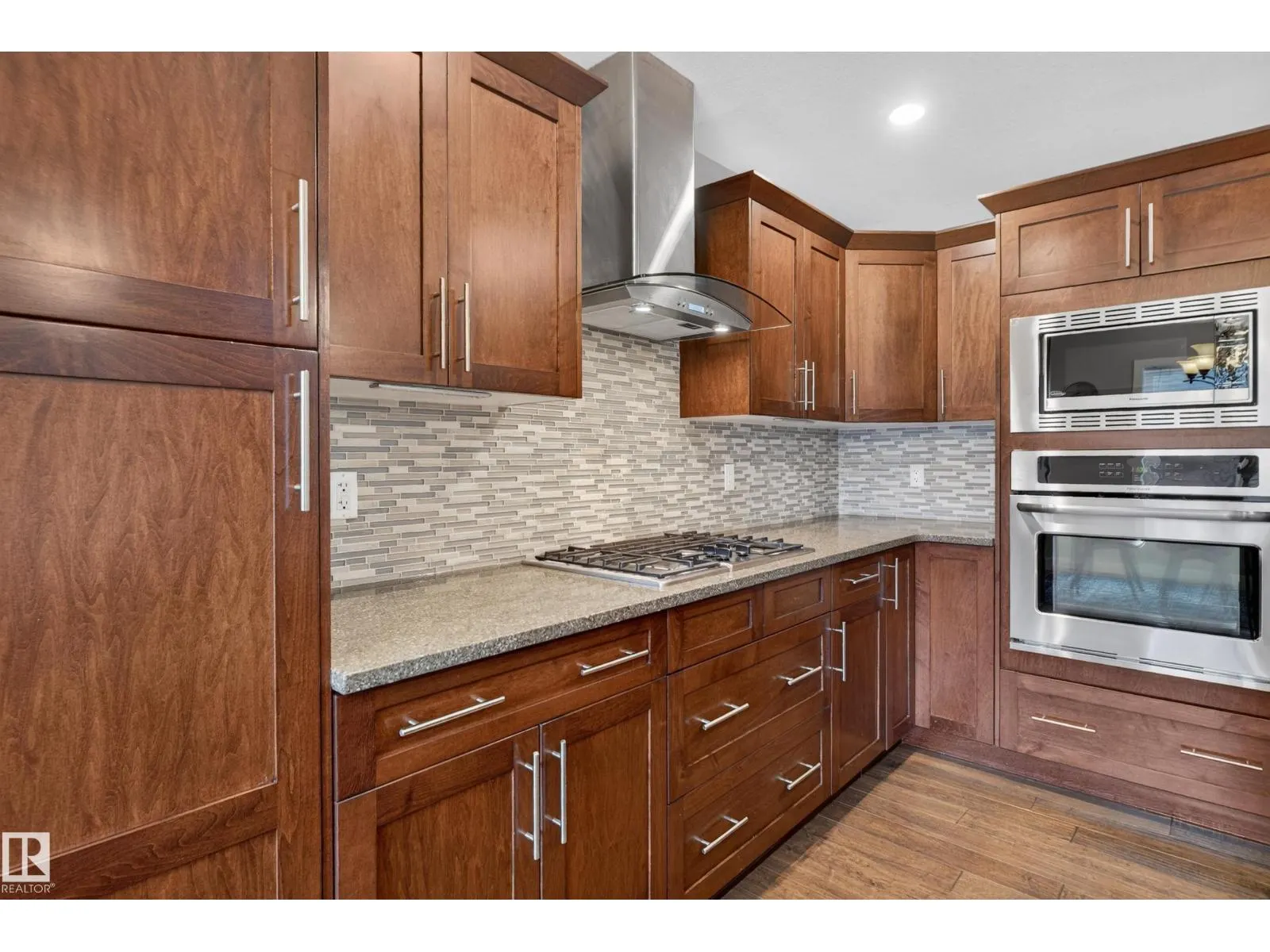 112 RICHMOND LI
