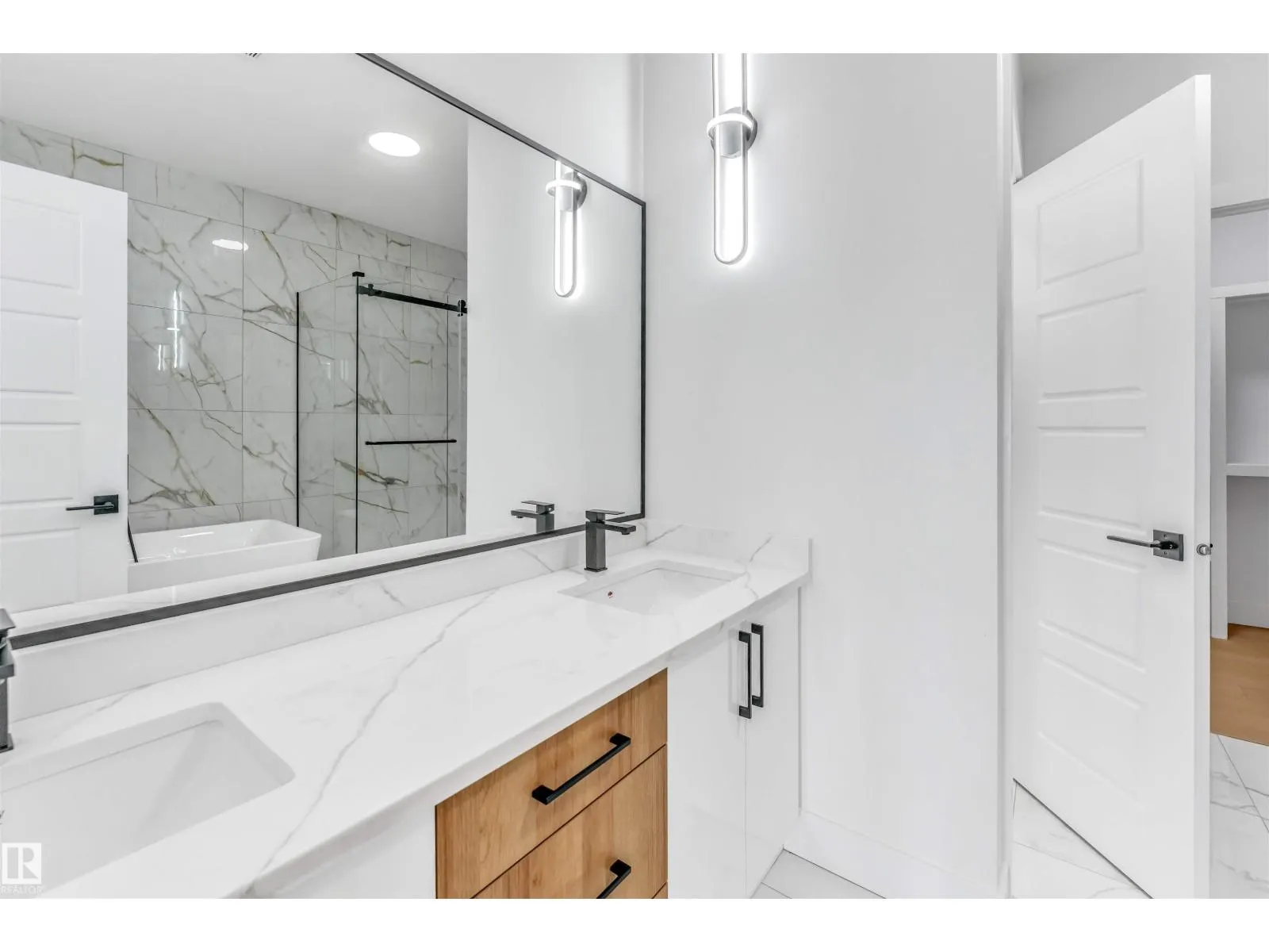 5904 SOLEIL BA