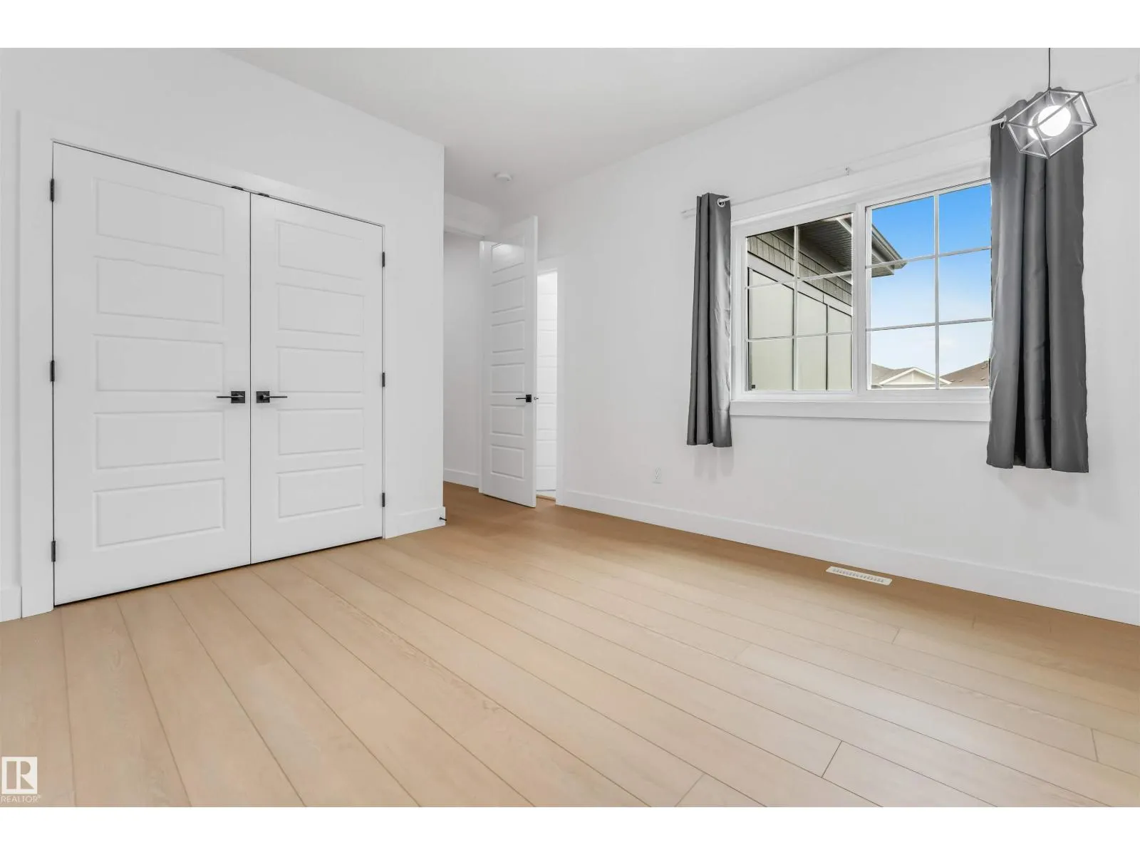5904 SOLEIL BA
