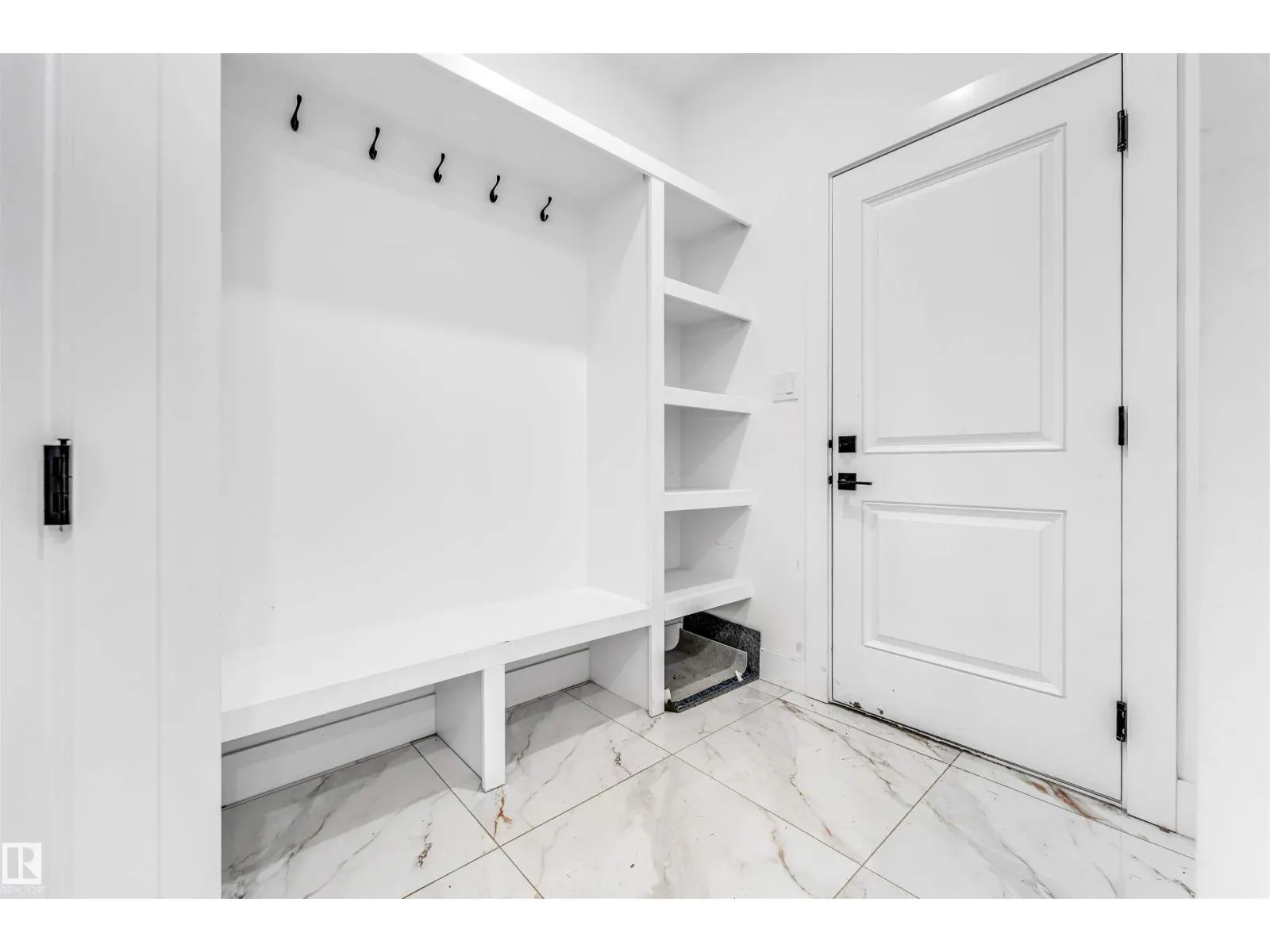 5904 SOLEIL BA