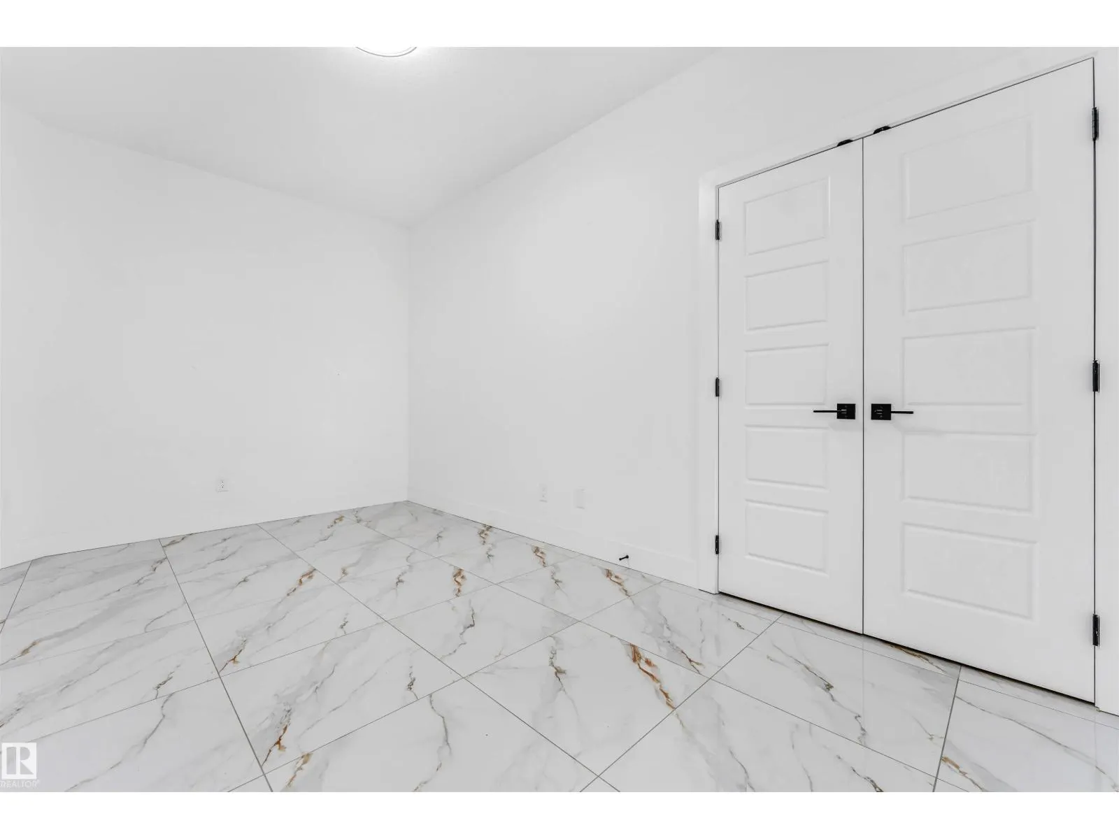 5904 SOLEIL BA