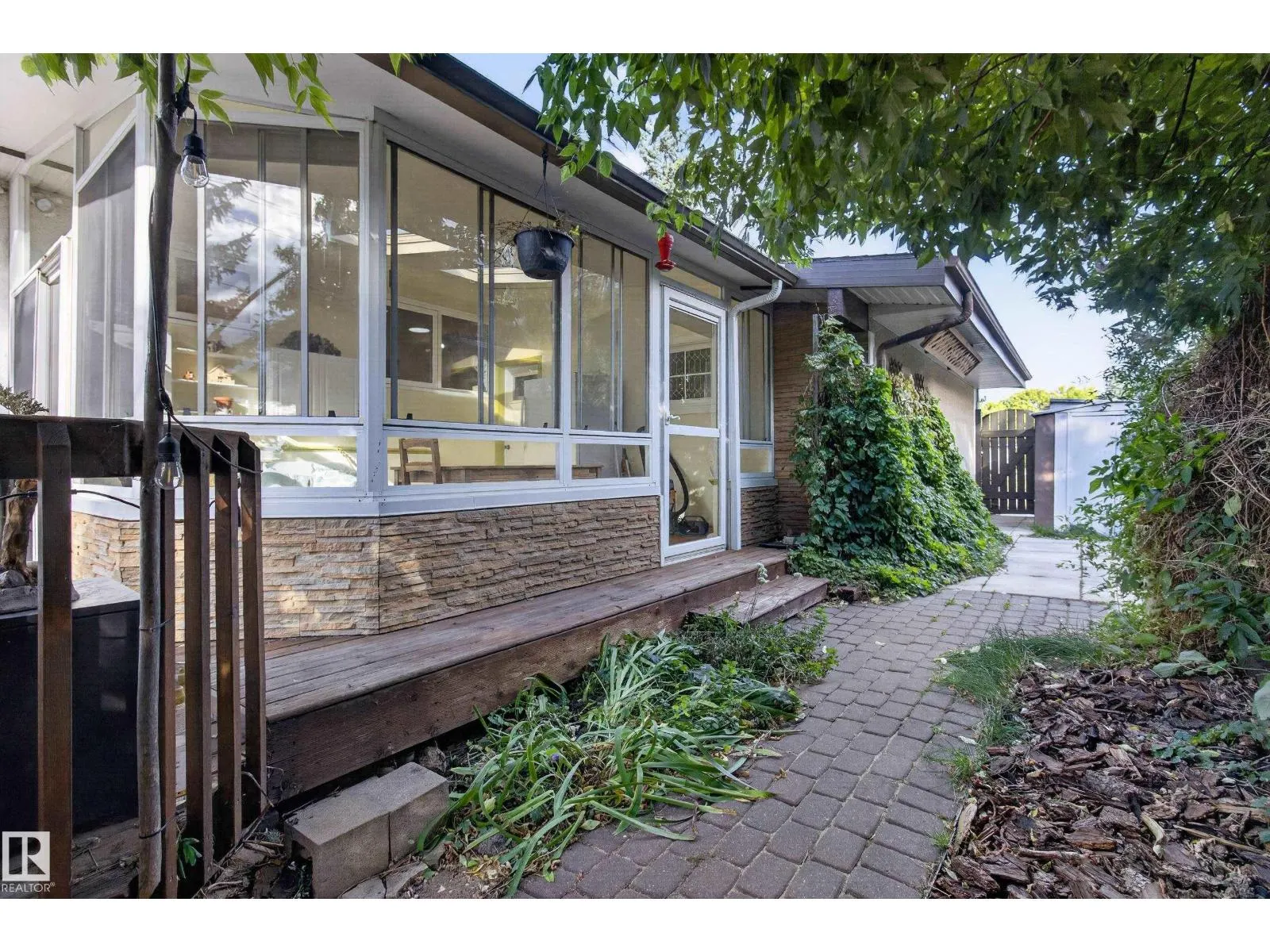 1042 PARKER DR