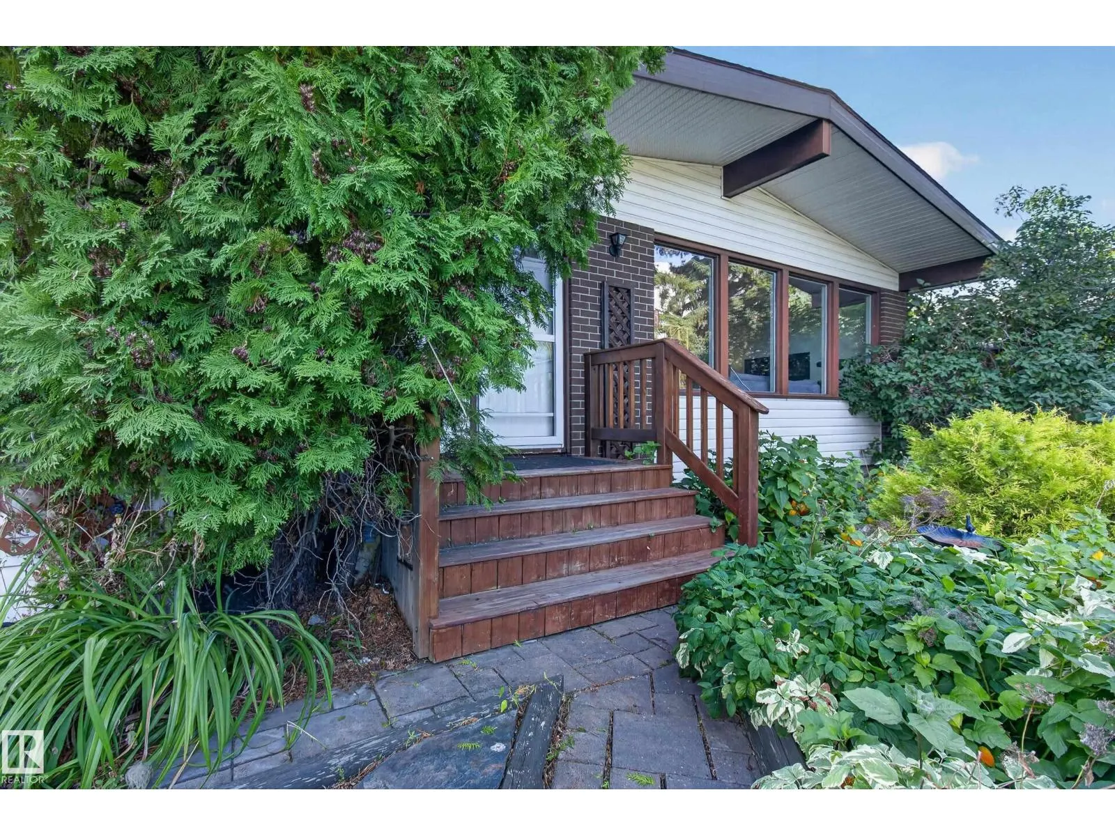 1042 PARKER DR