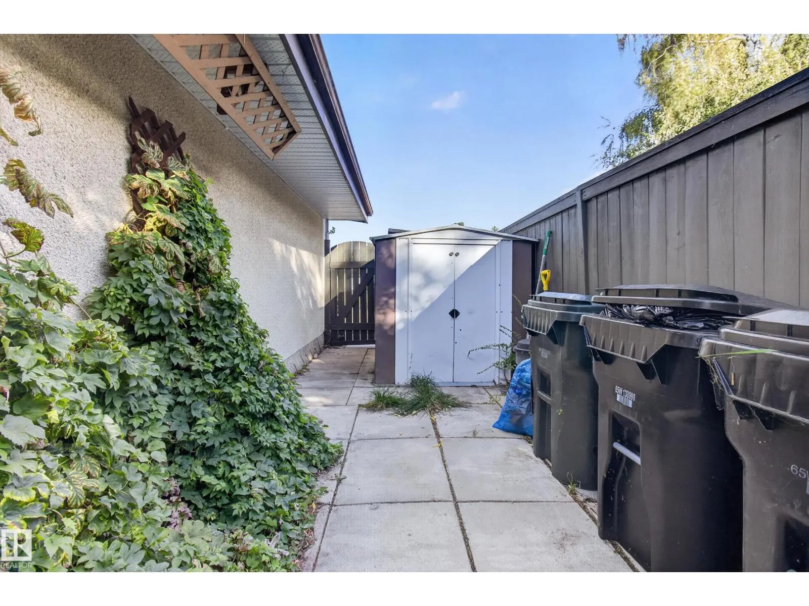 1042 PARKER DR