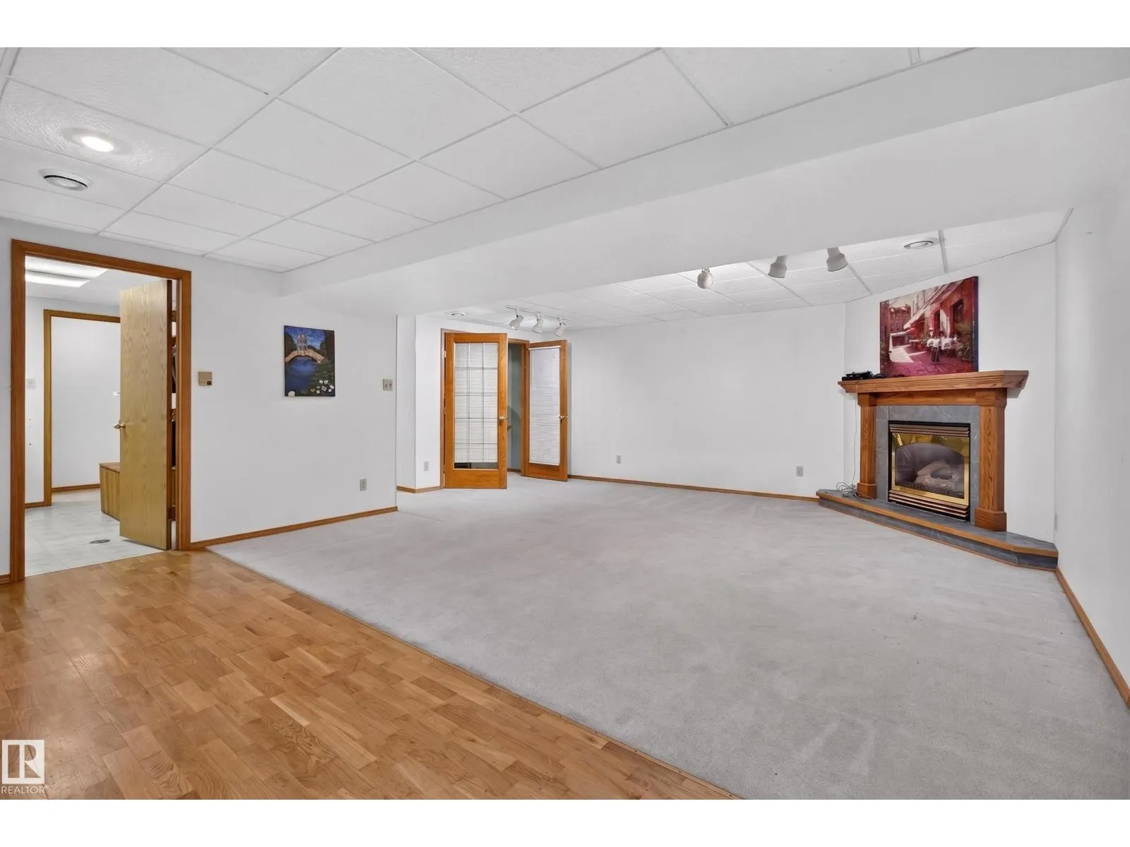 1042 PARKER DR