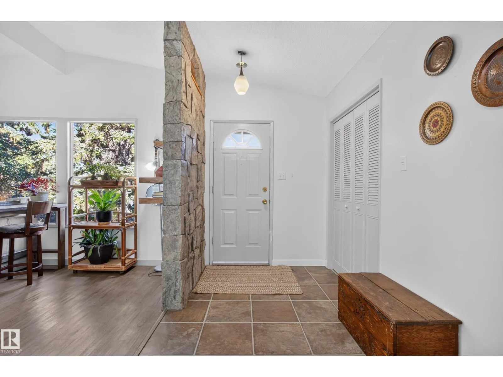 1042 PARKER DR