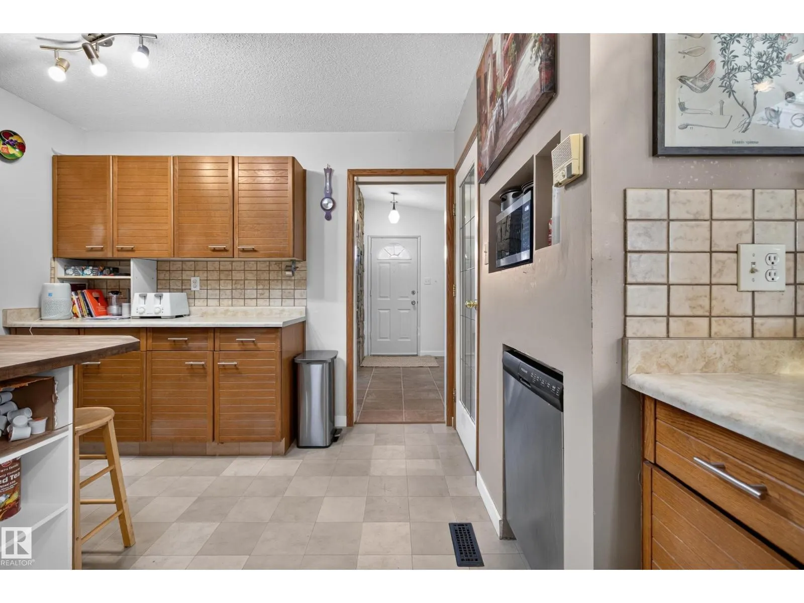 1042 PARKER DR
