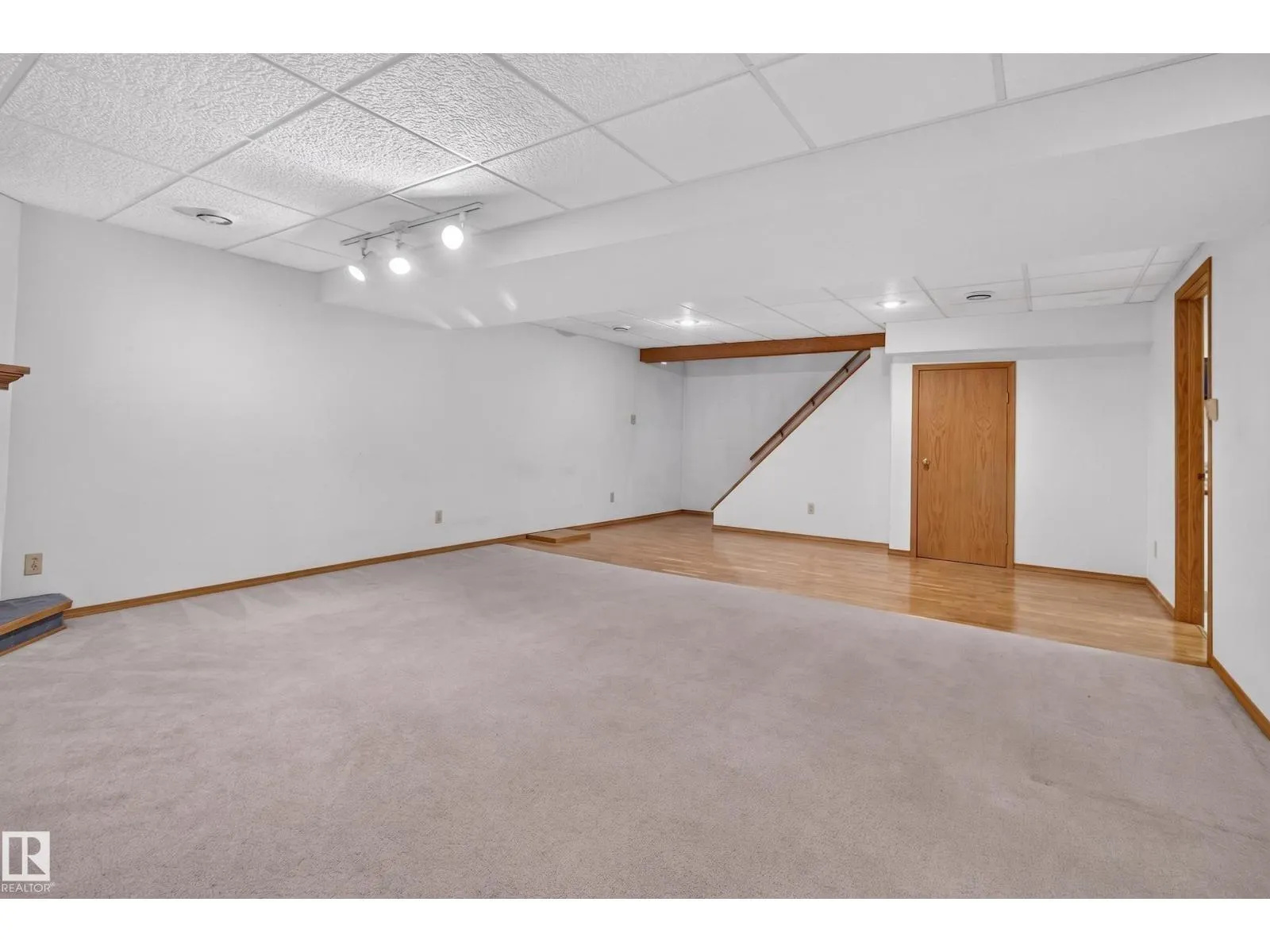 1042 PARKER DR