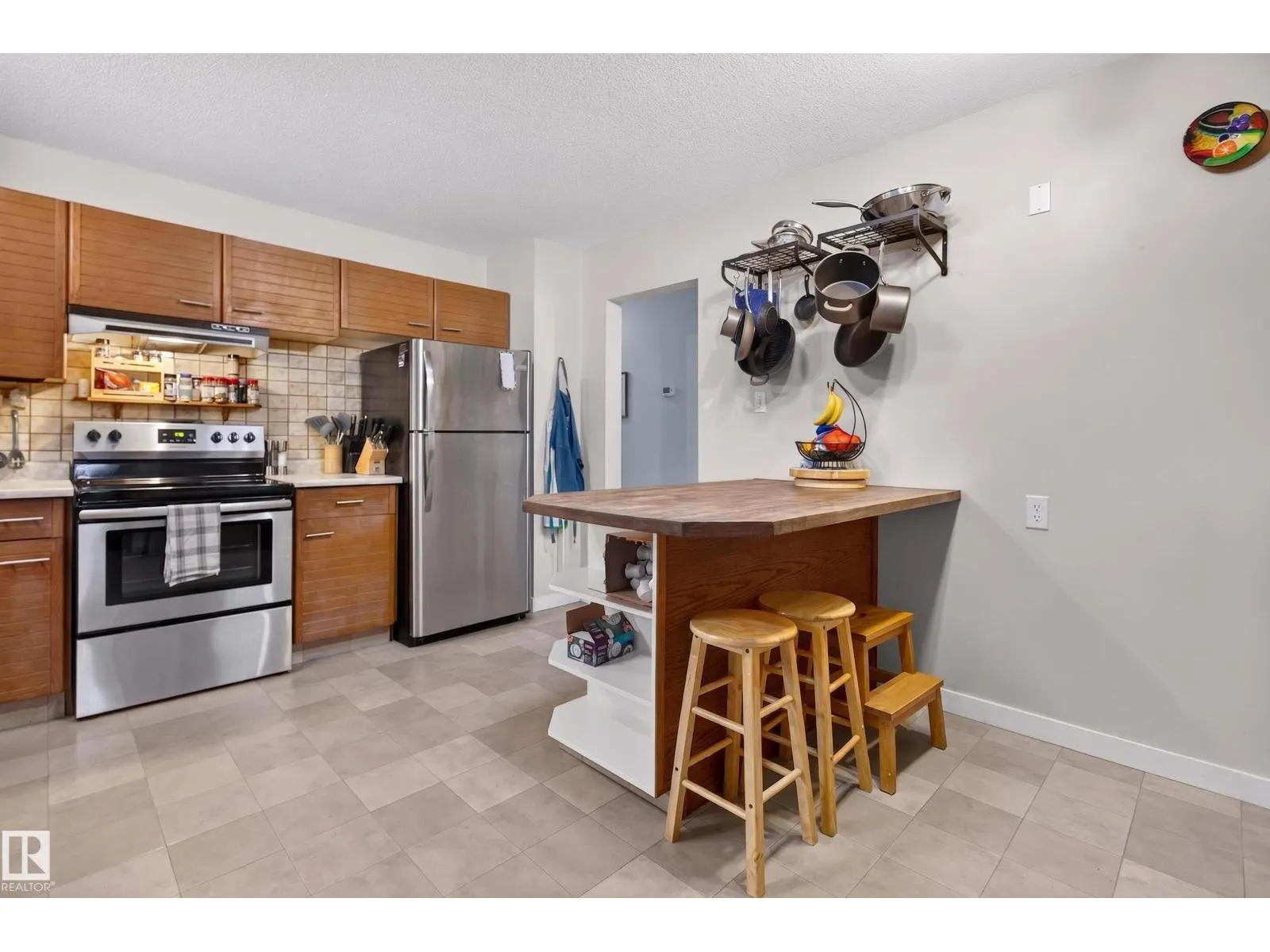 1042 PARKER DR