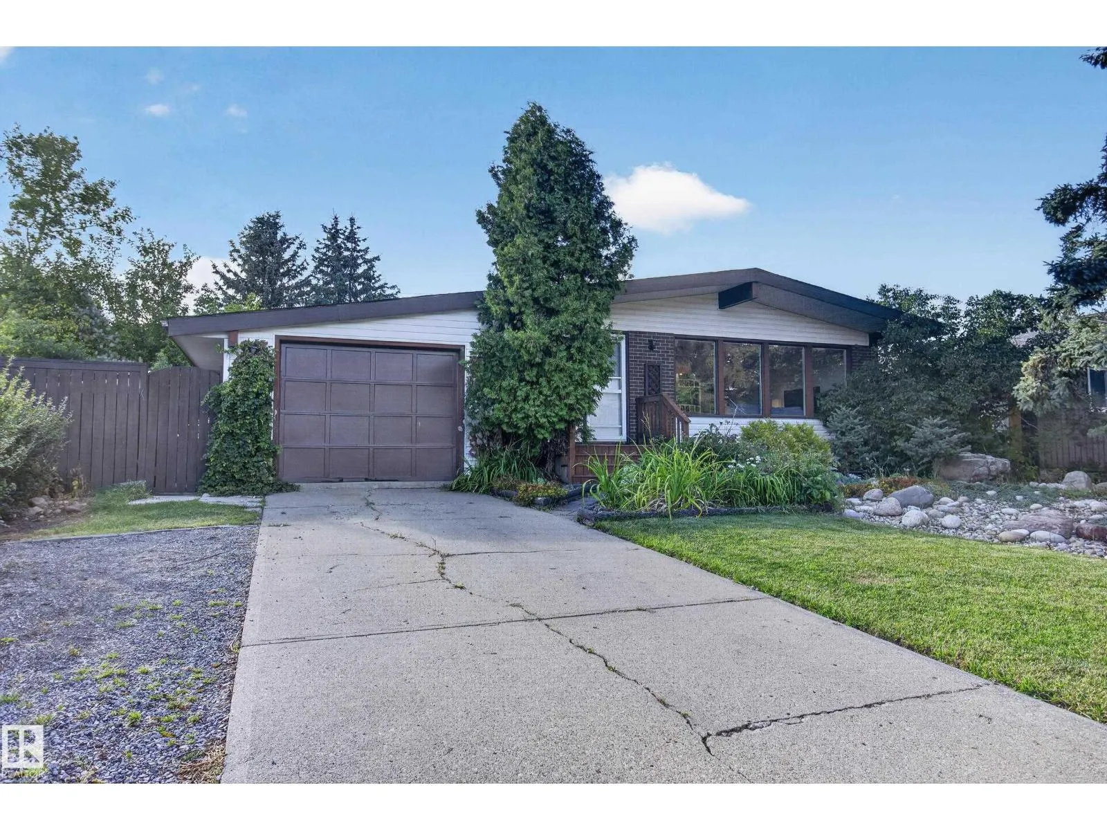 1042 PARKER DR