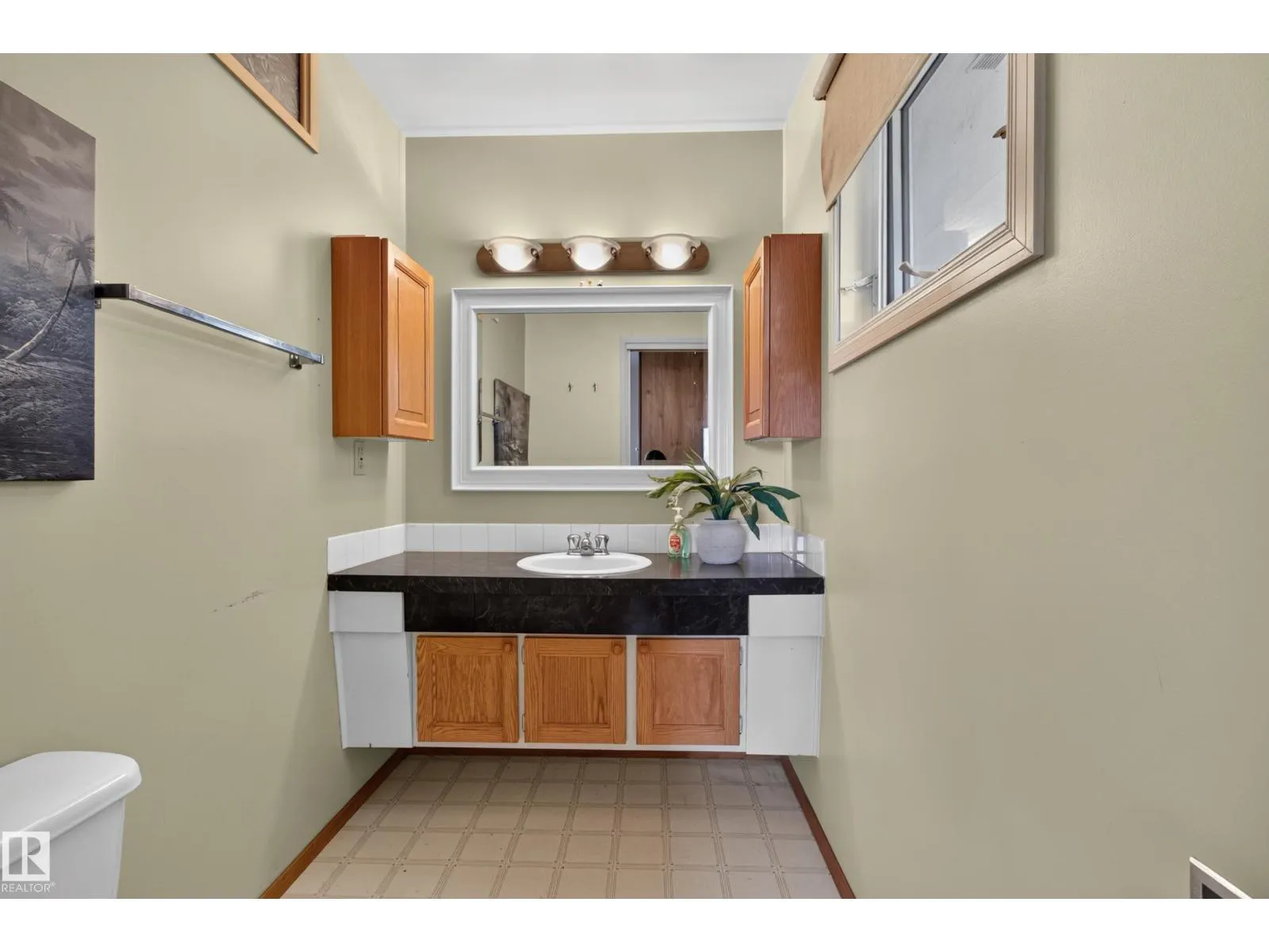 1042 PARKER DR