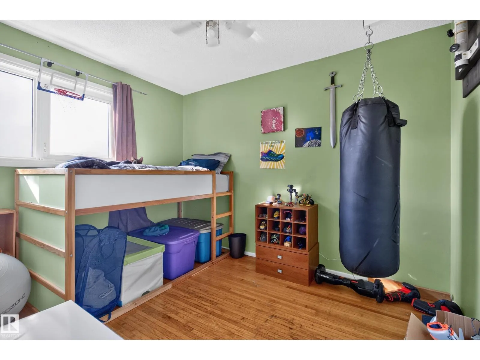 1042 PARKER DR