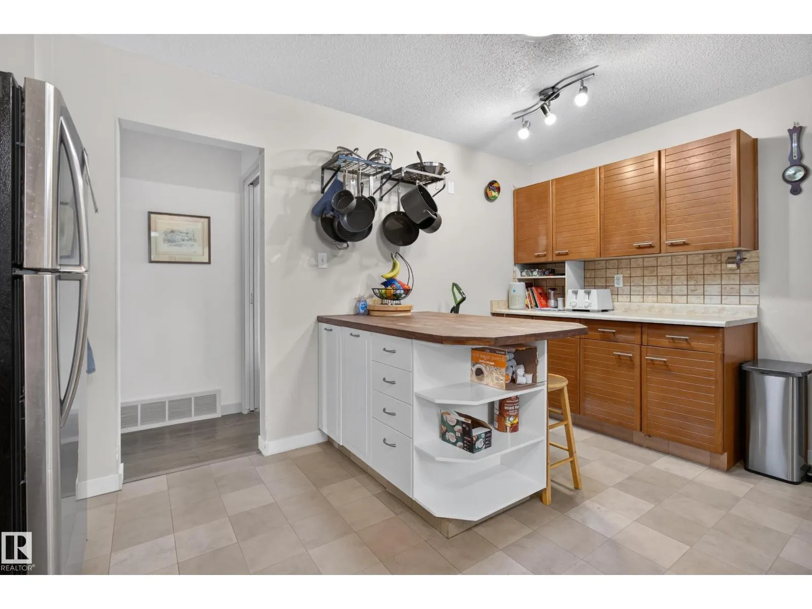 1042 PARKER DR