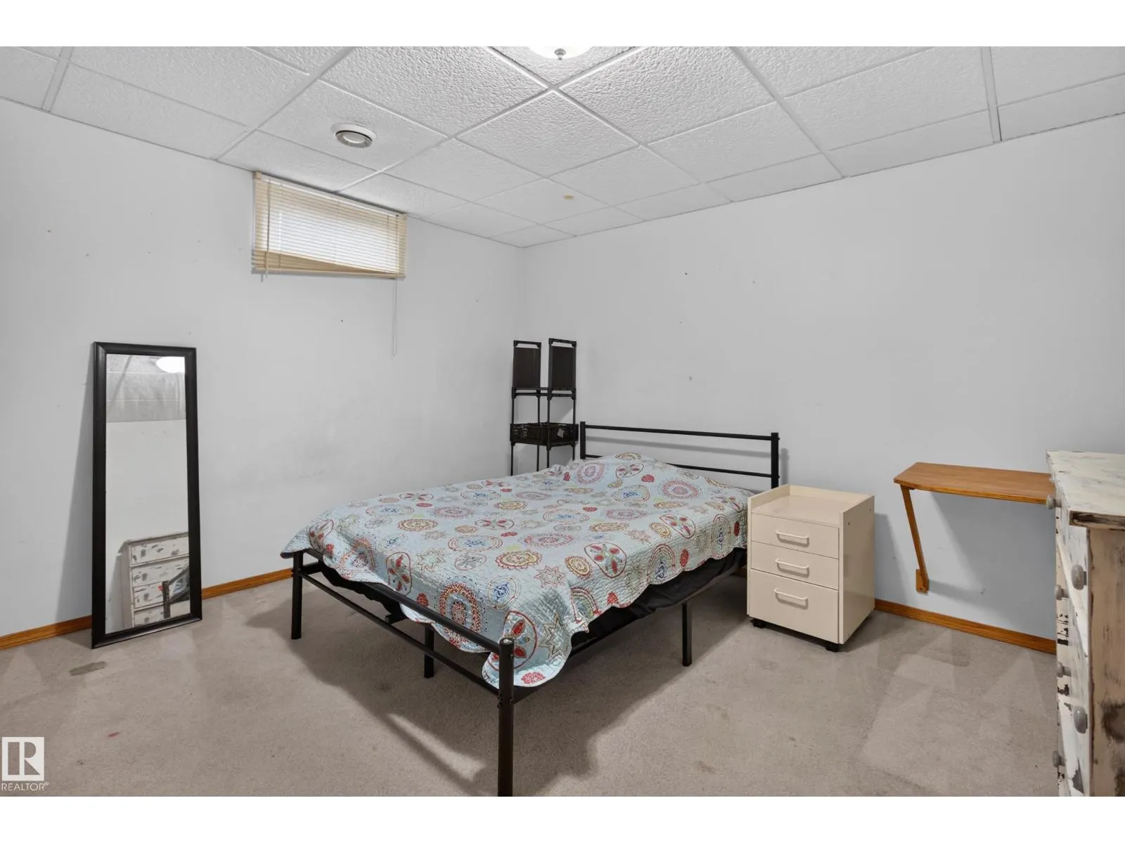 1042 PARKER DR