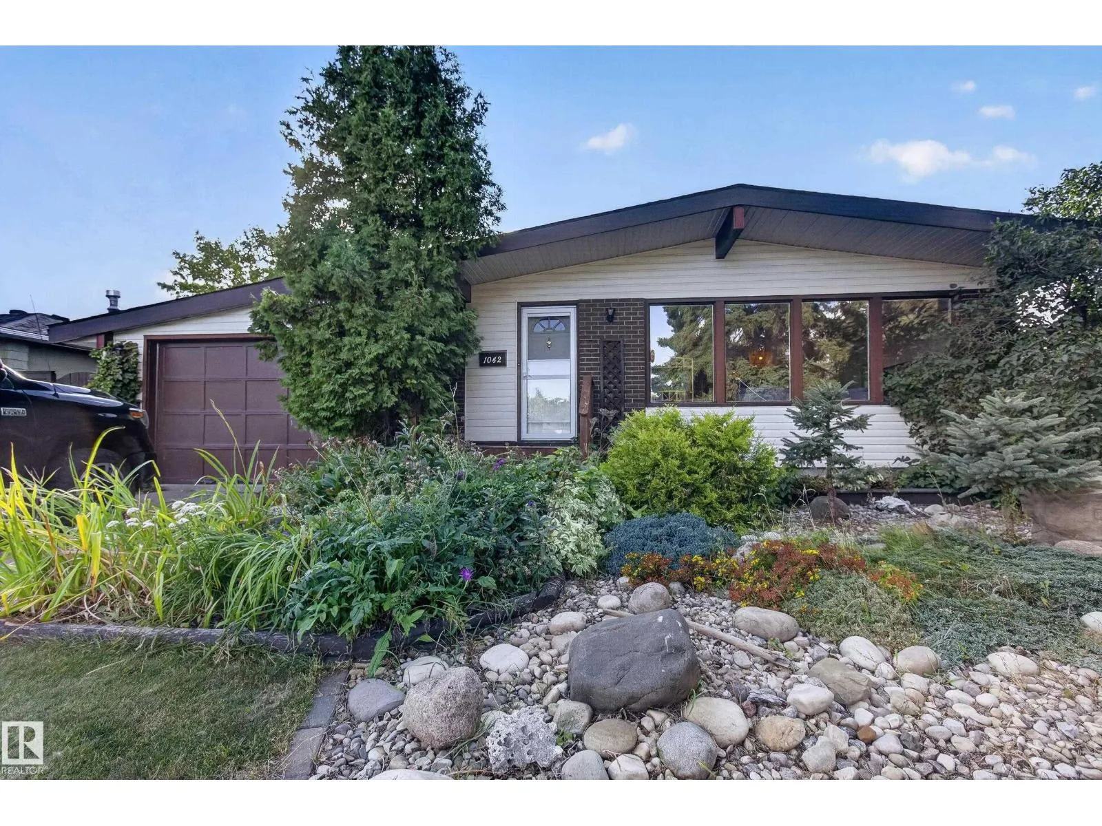 1042 PARKER DR