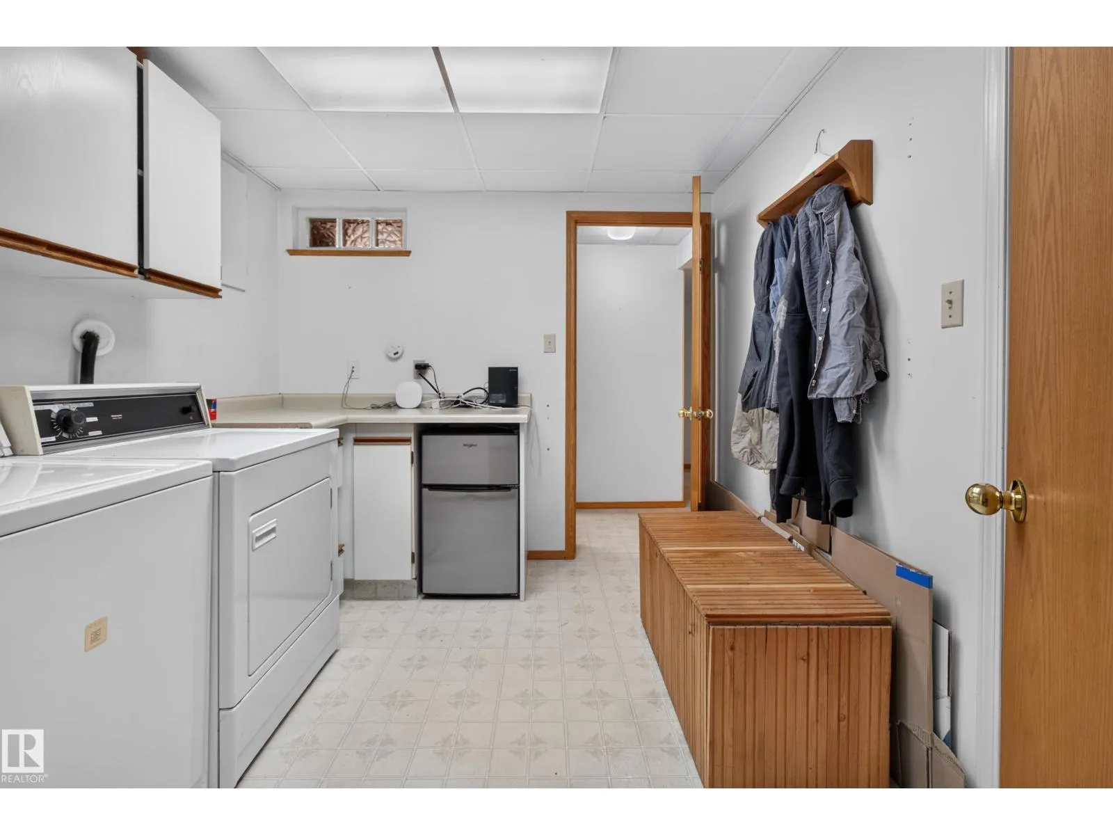 1042 PARKER DR