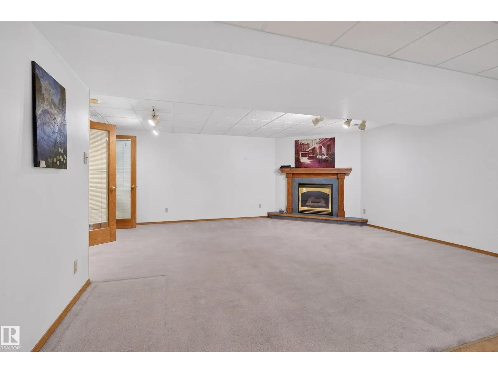 1042 PARKER DR