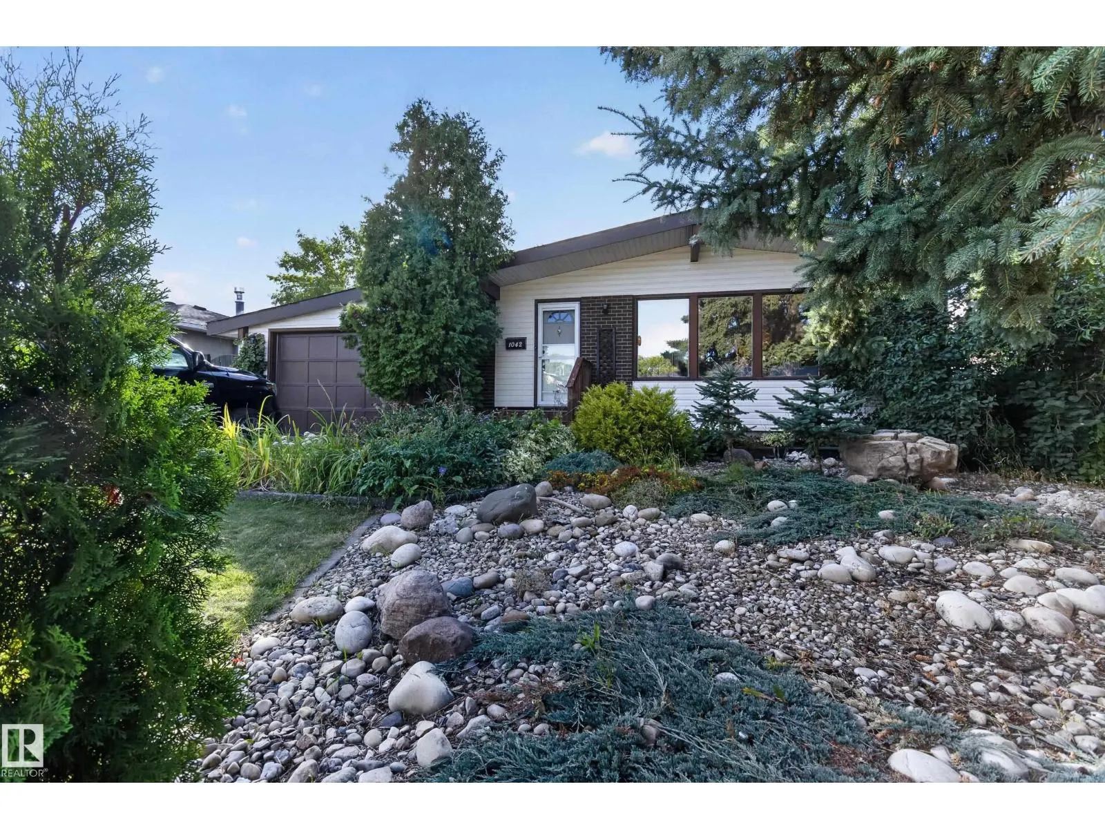 1042 PARKER DR
