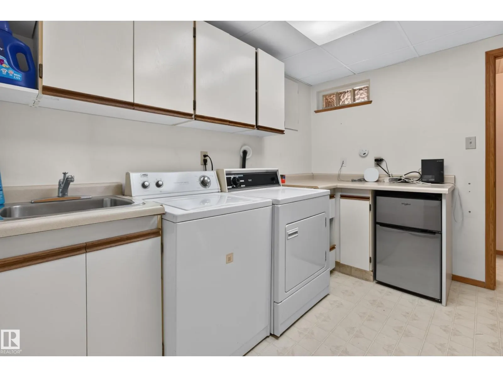 1042 PARKER DR