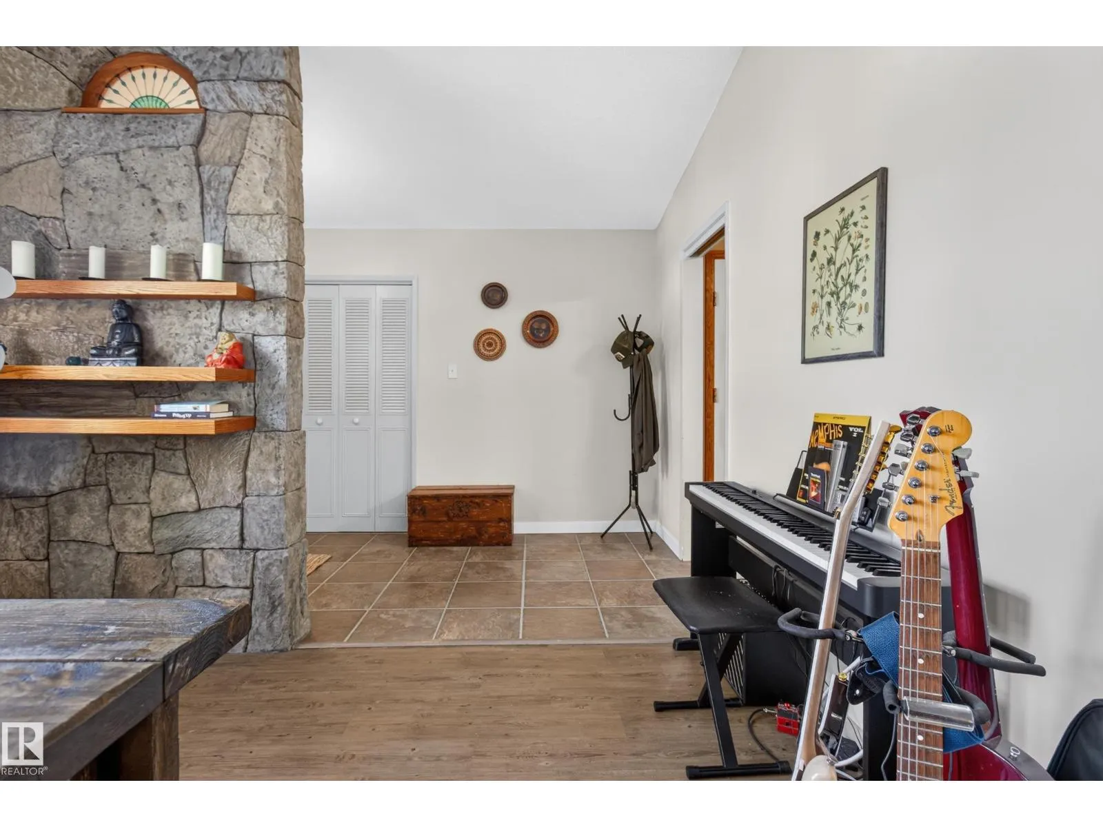 1042 PARKER DR