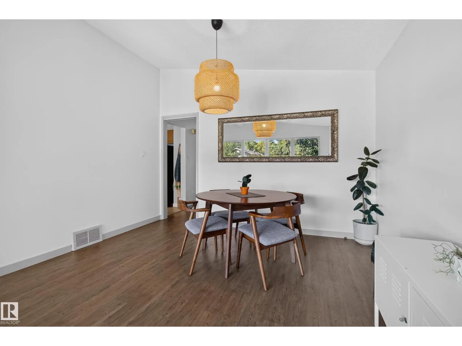 1042 PARKER DR