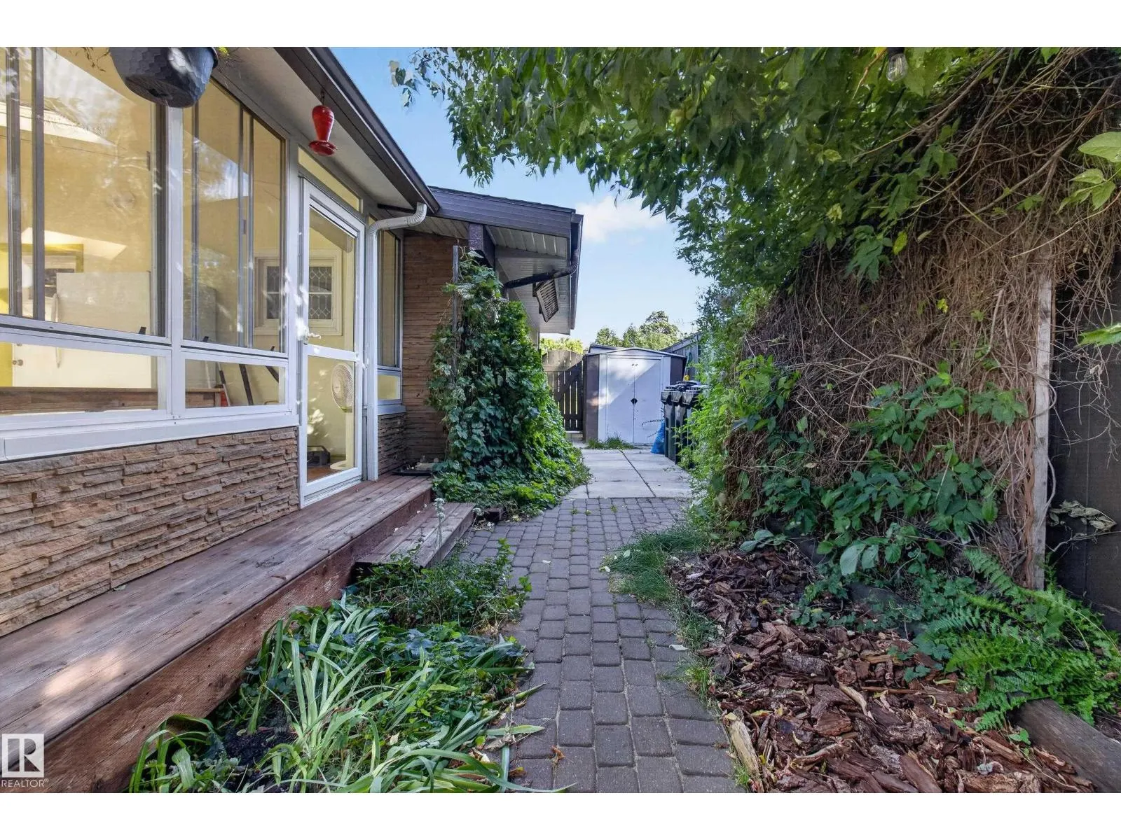1042 PARKER DR