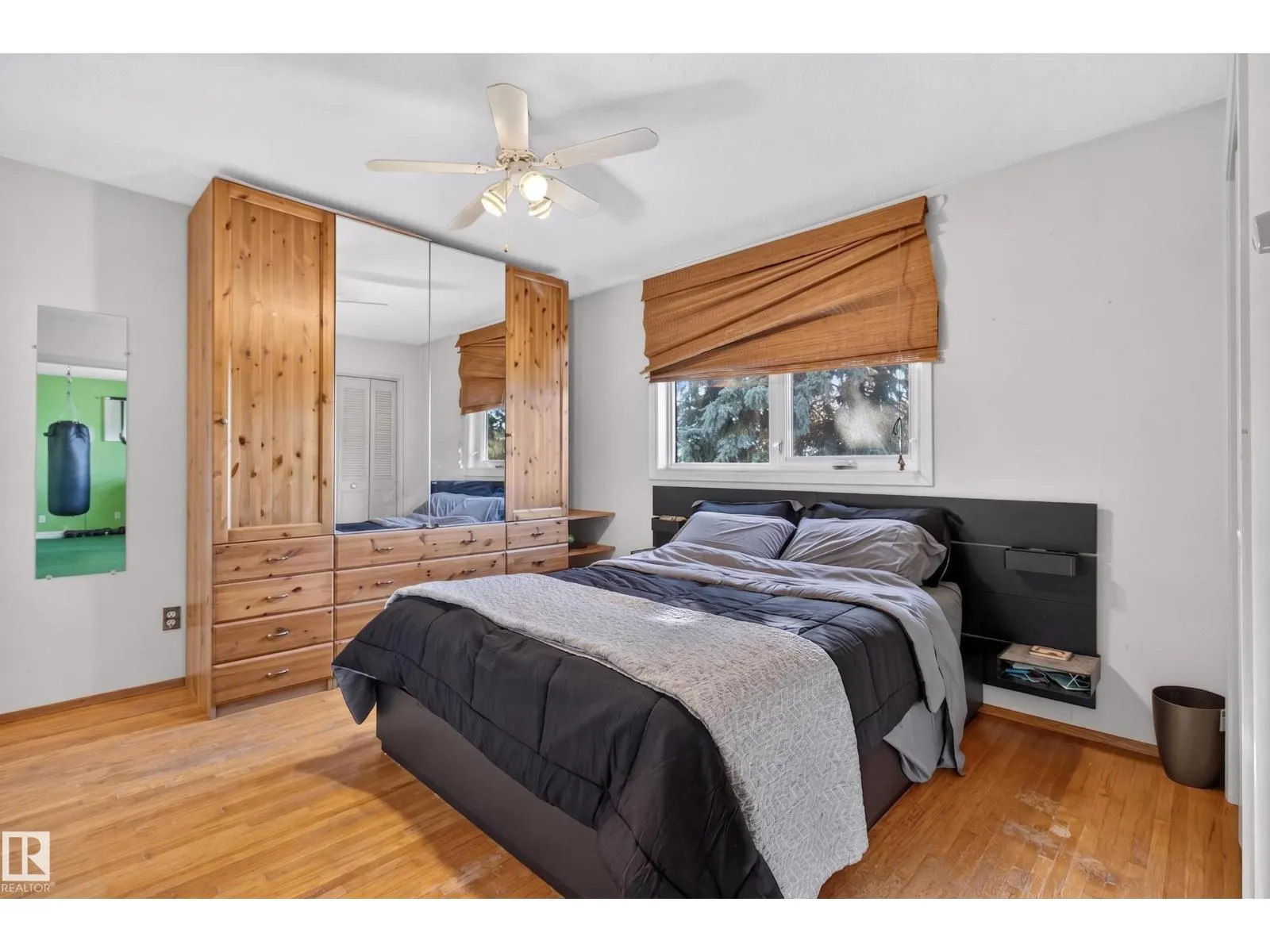 1042 PARKER DR