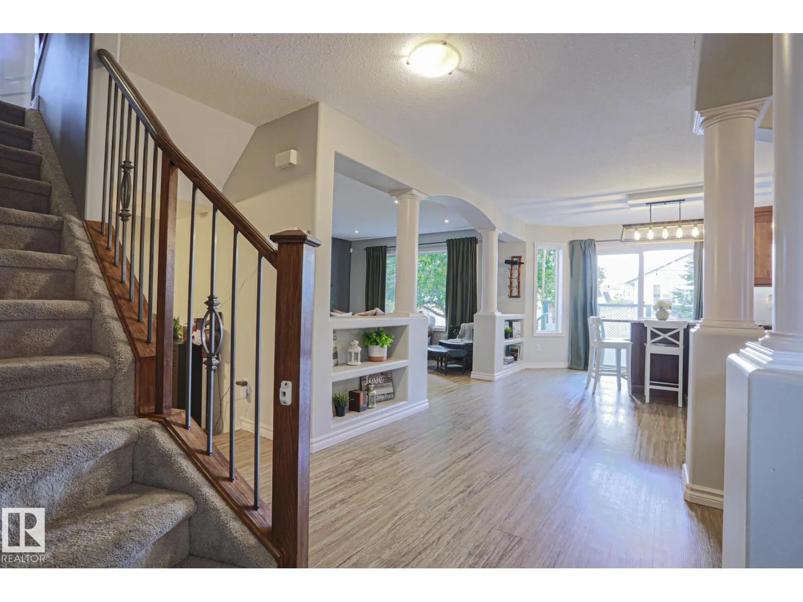 6 WILLIS CR
