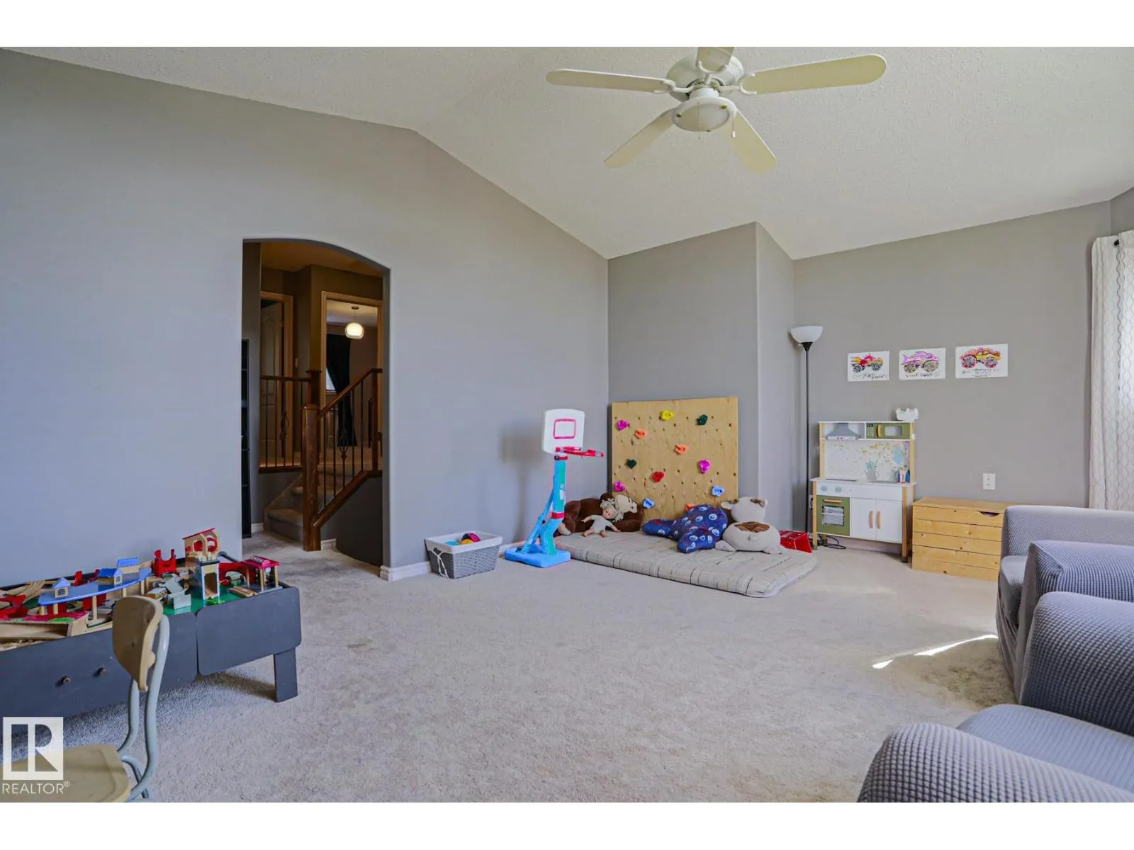 6 WILLIS CR