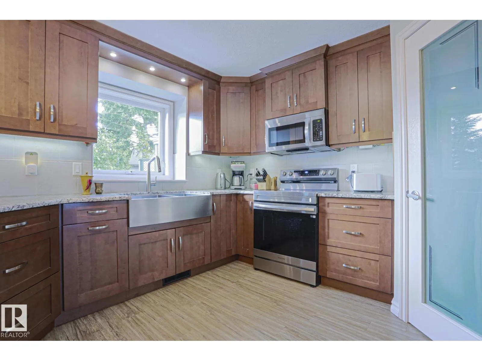 6 WILLIS CR