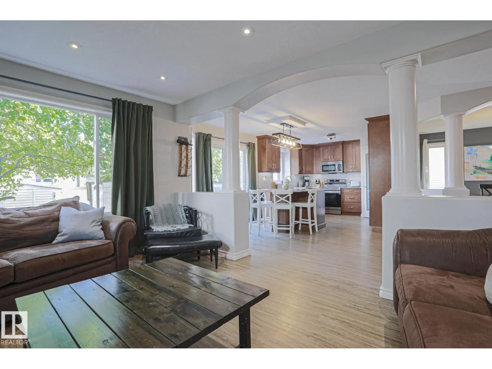 6 WILLIS CR