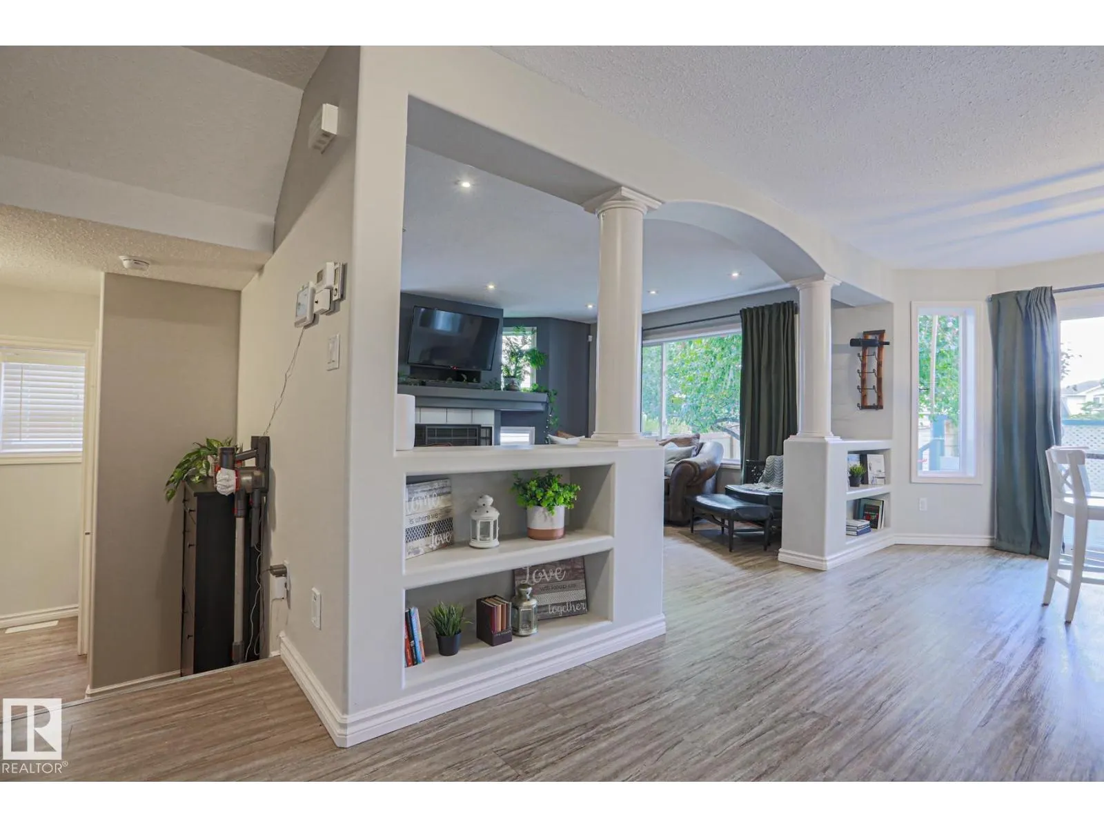 6 WILLIS CR