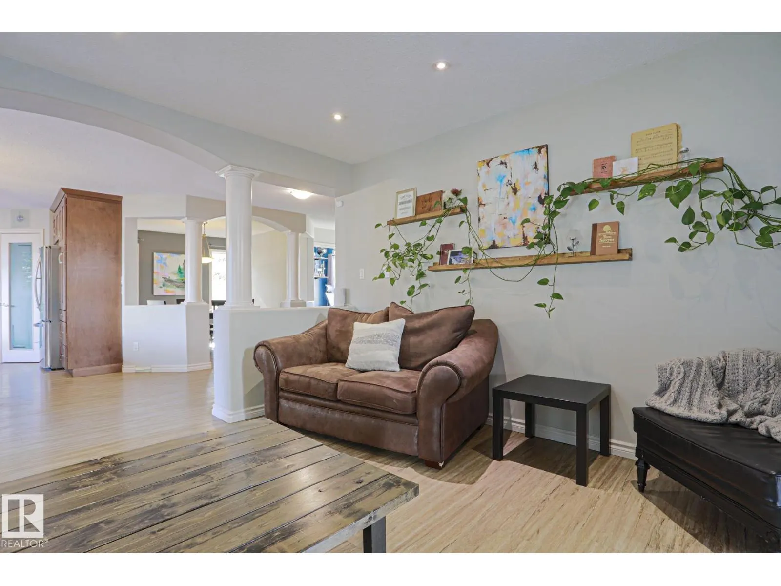 6 WILLIS CR