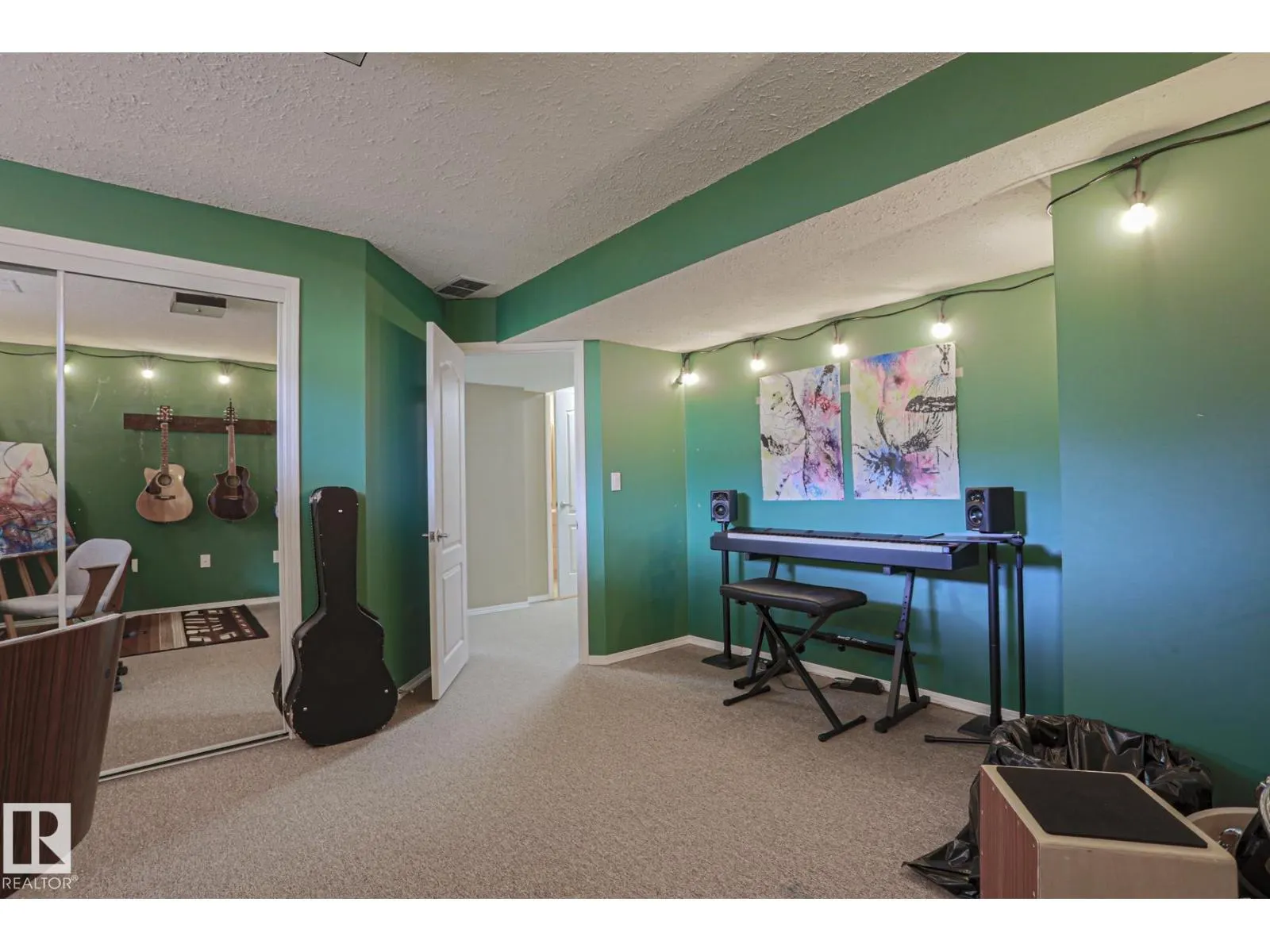6 WILLIS CR