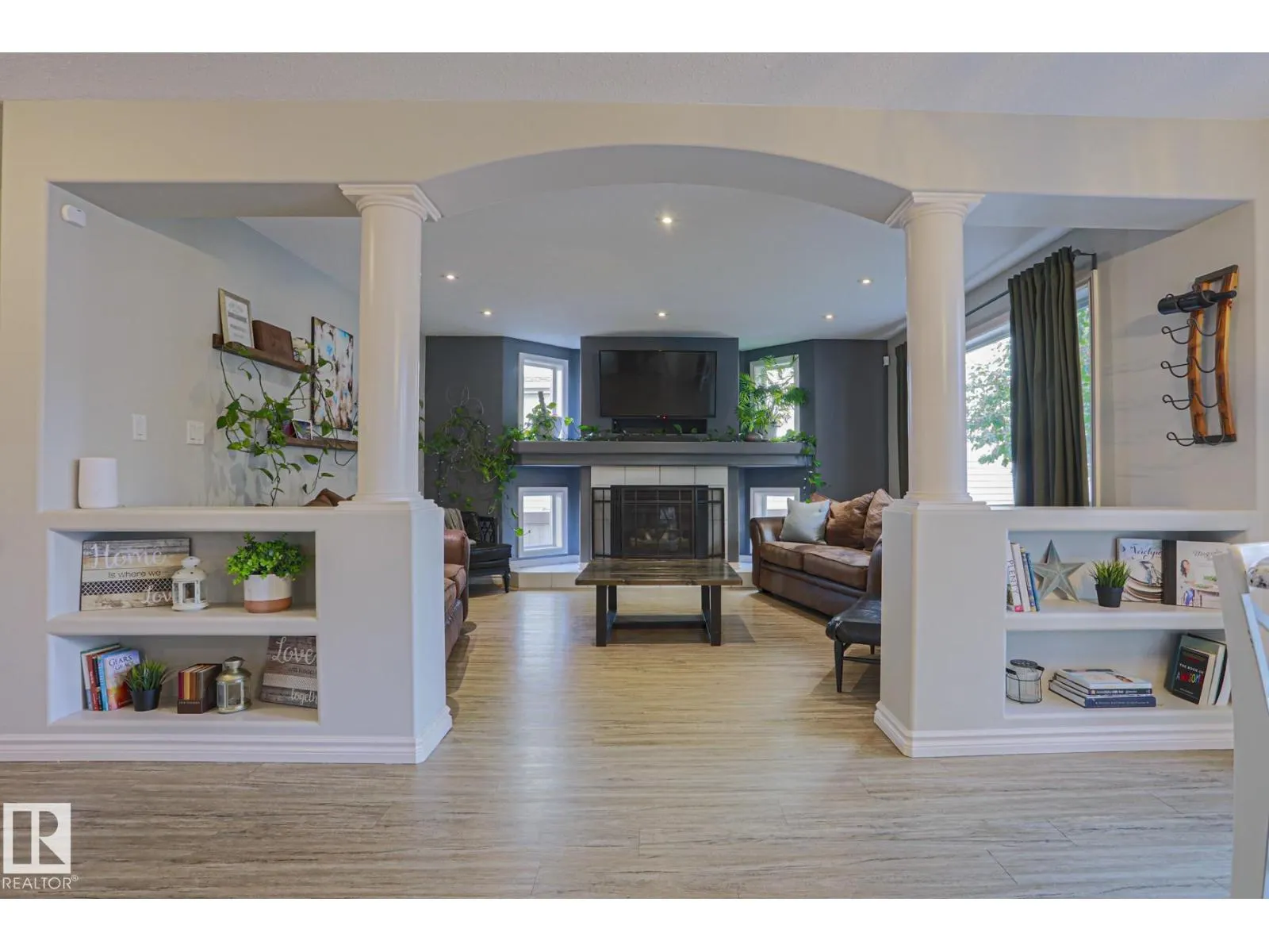 6 WILLIS CR