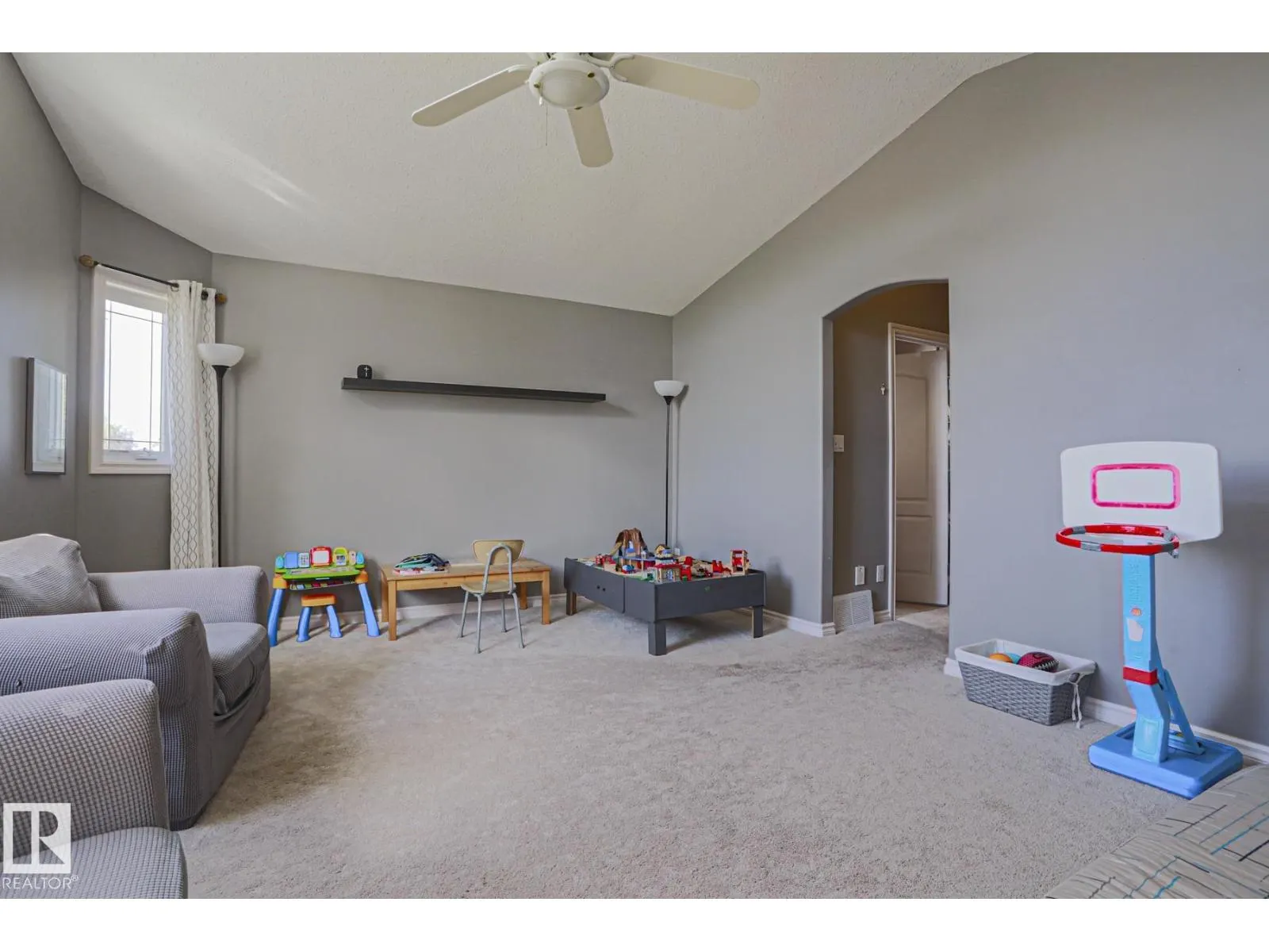 6 WILLIS CR