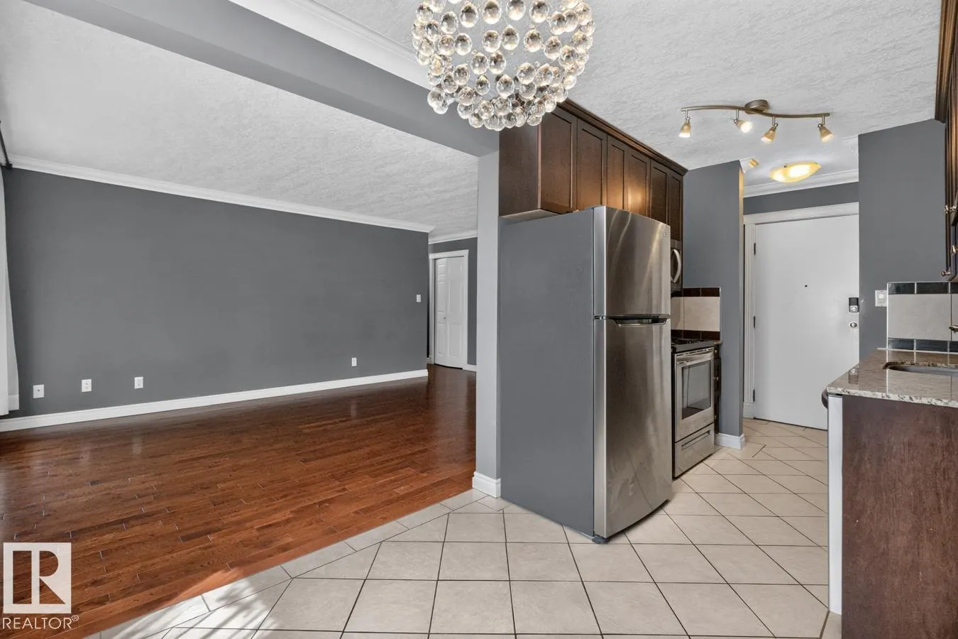 #402 10625 83 AV NW