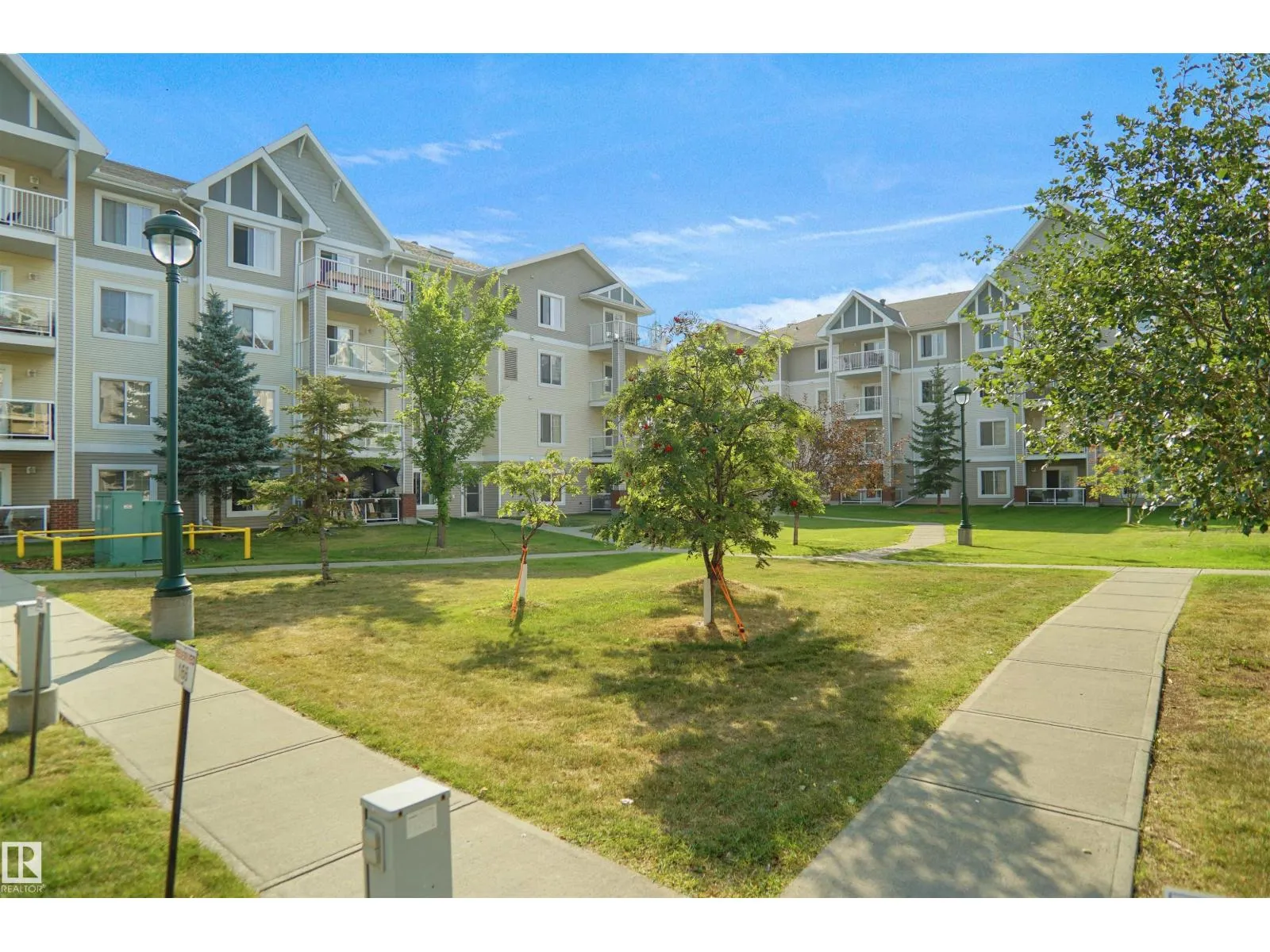 #403 15211 139 ST NW