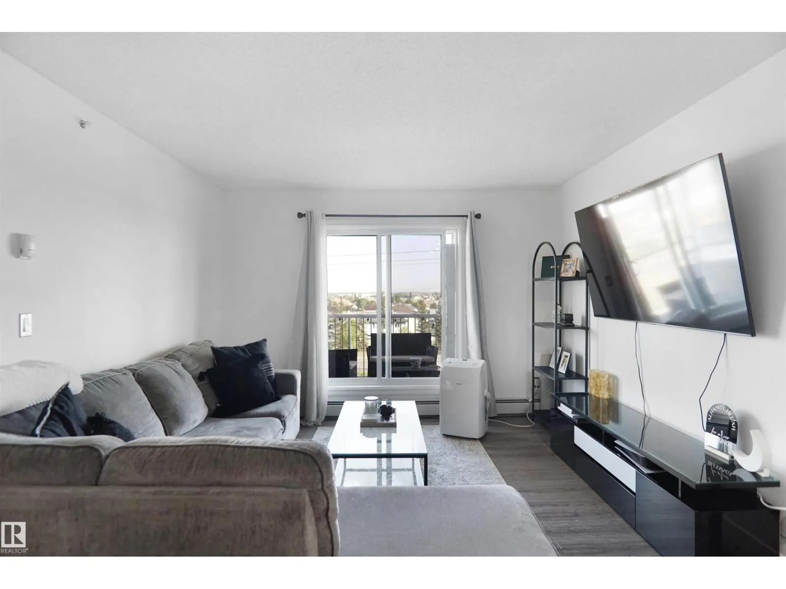 #403 15211 139 ST NW