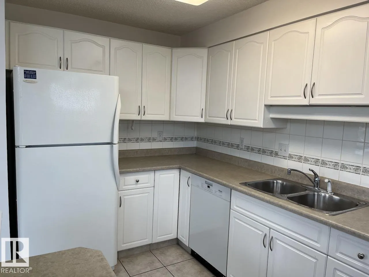 #402 8909 100 ST NW