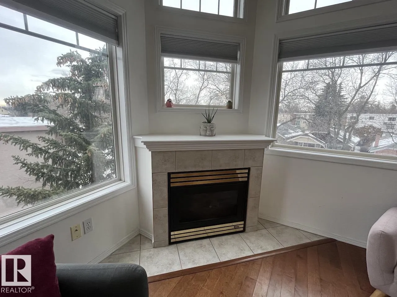 #402 8909 100 ST NW