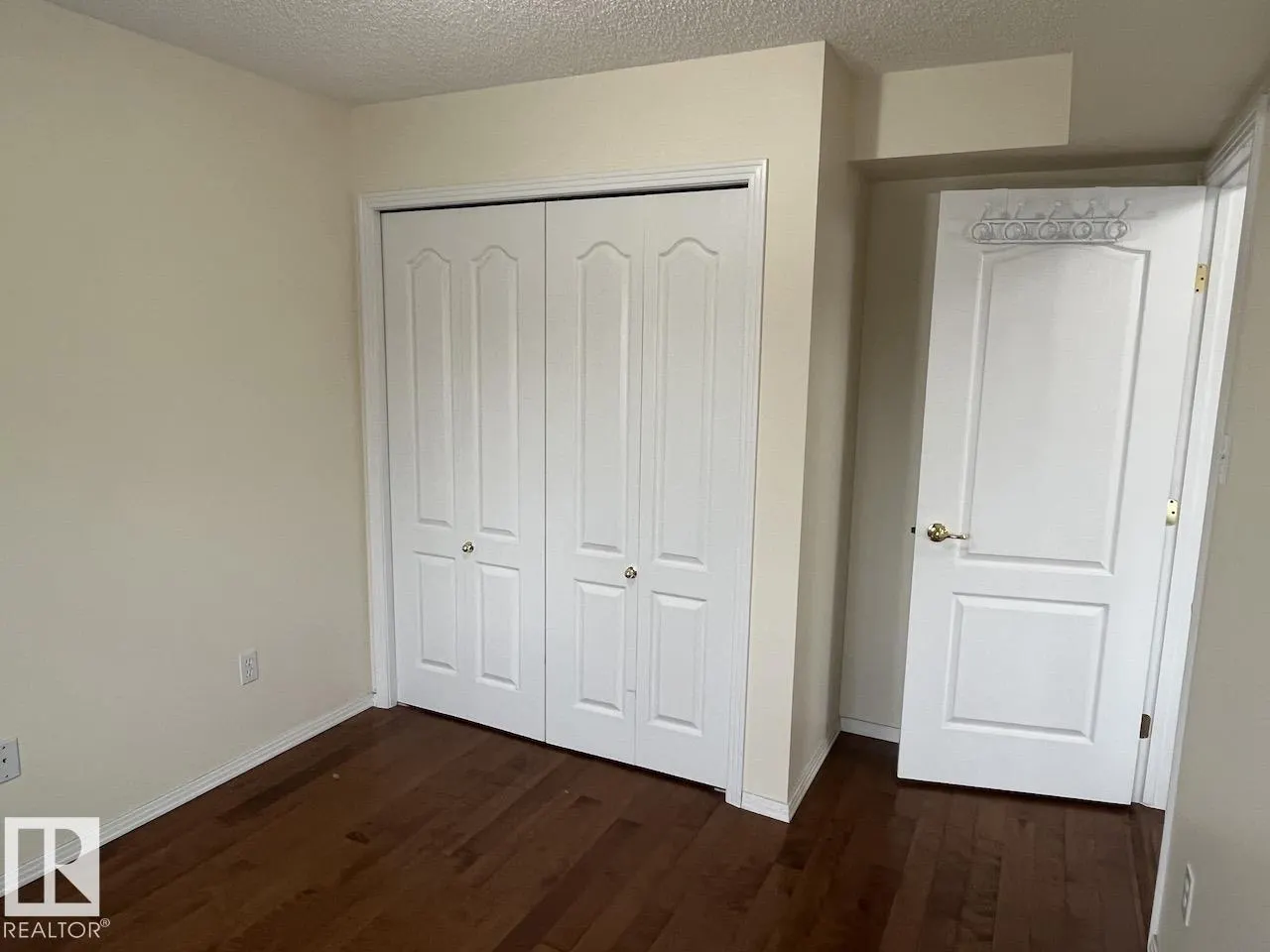 #402 8909 100 ST NW