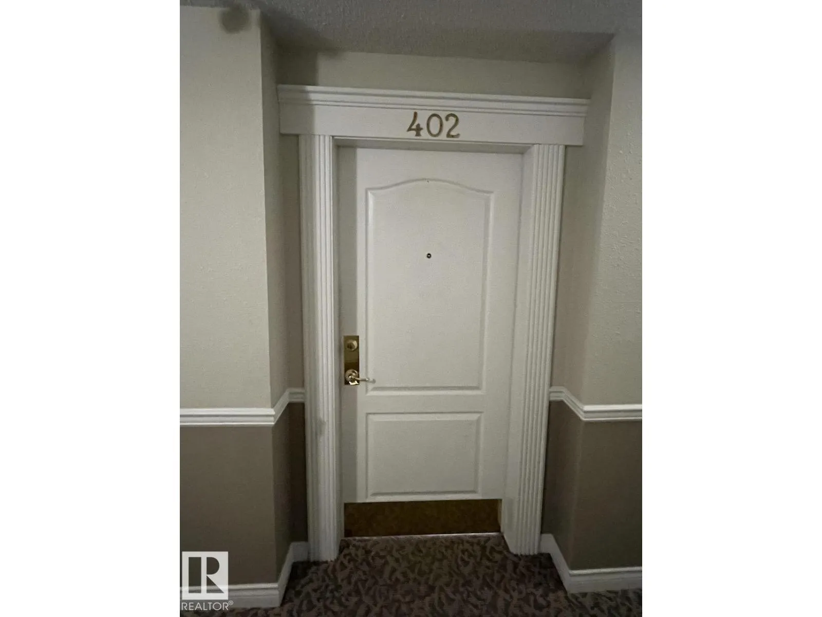 #402 8909 100 ST NW