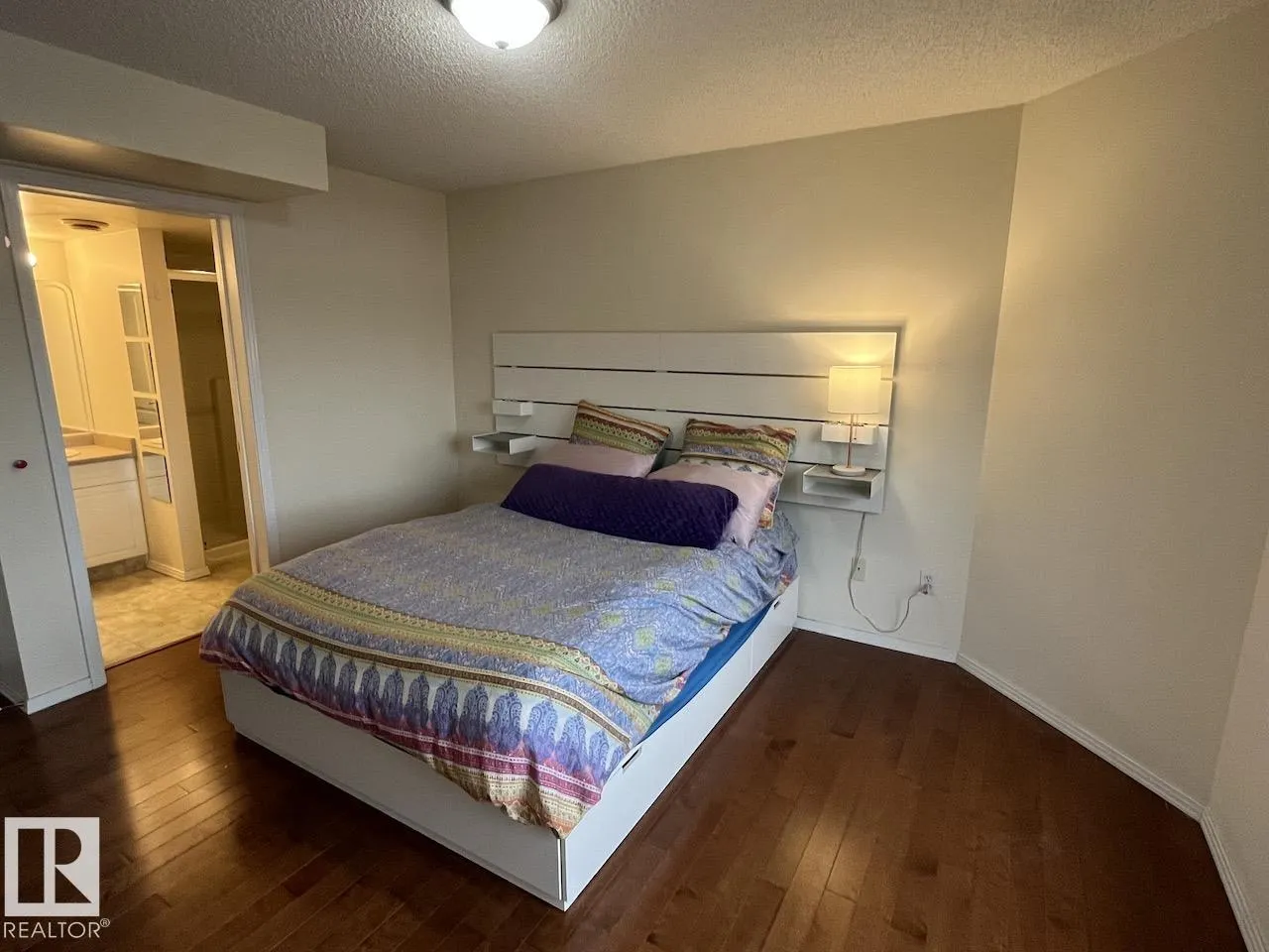 #402 8909 100 ST NW
