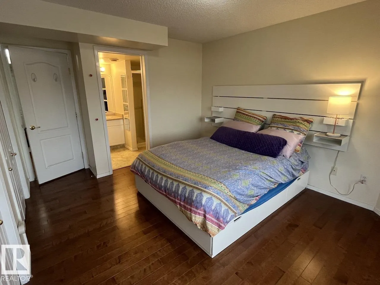 #402 8909 100 ST NW