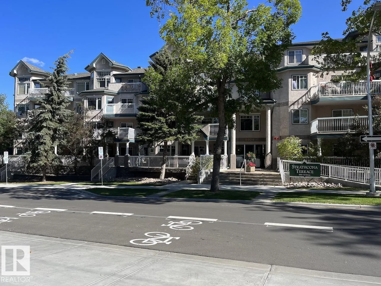 #402 8909 100 ST NW